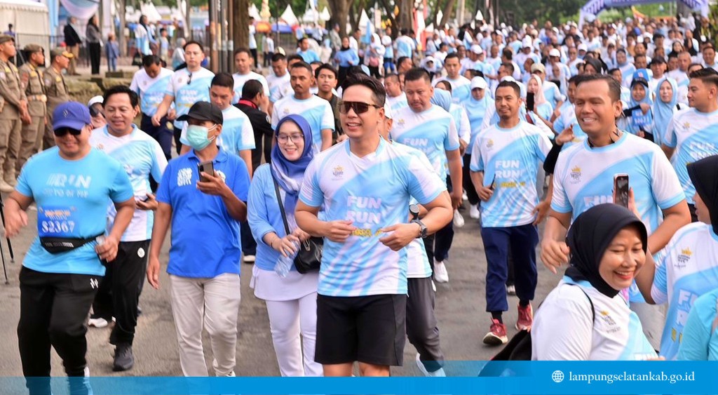 Ribuan Warga Serbu Fun Run Lamsel Fest 2025, Egi Dan Zita Anjani Lari Bareng Bersama Peserta