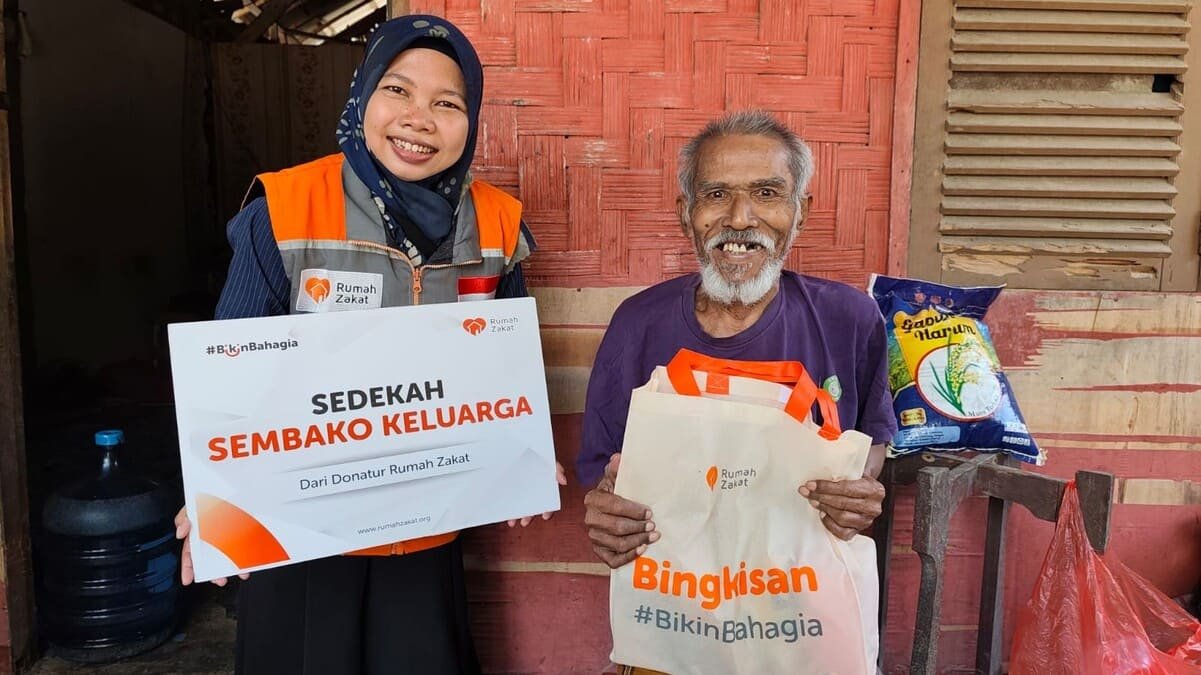Rumah Zakat Salurkan Bantuan Sembako Untuk Warga Keteguhan, Teluk Betung Timur
