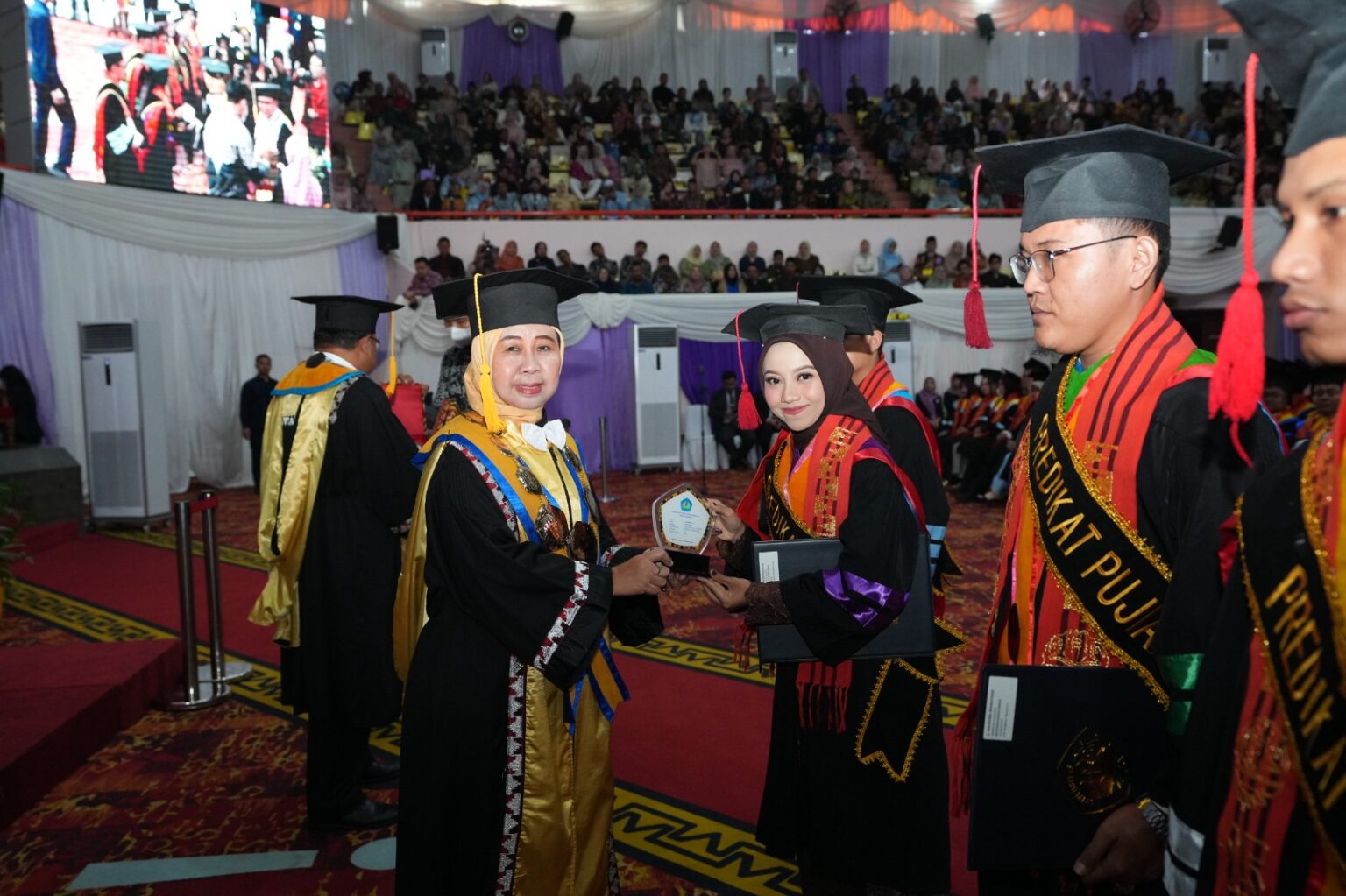 Cindi Ratna Putri, Lulusan Terbaik Magister Pendidikan Fisika Unila Periode II 2025