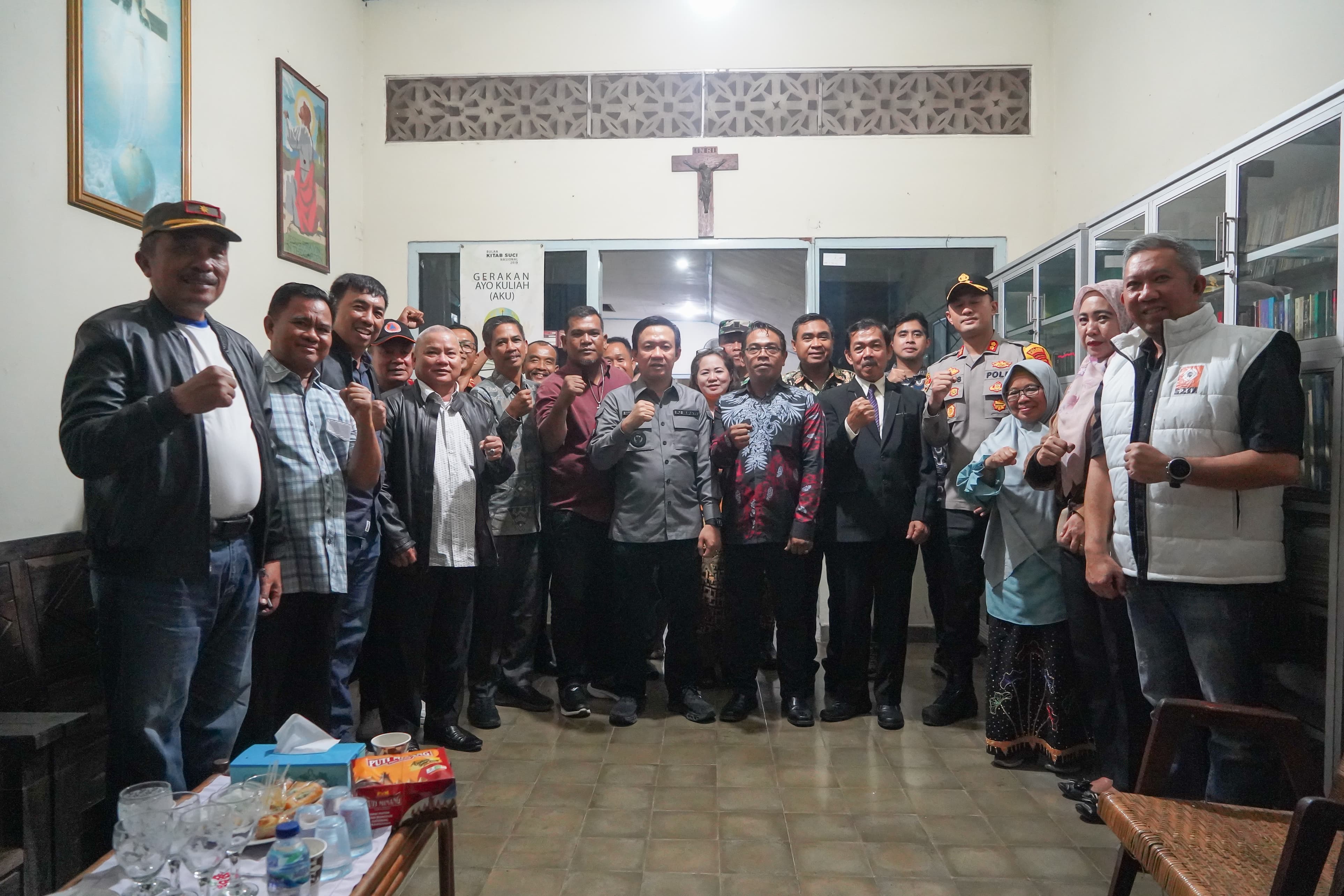 Pj. Bupati Pringsewu Dr. Marindo Kurniawan Pantau Kegiatan Malam Natal Di Gereja Santo Yosef