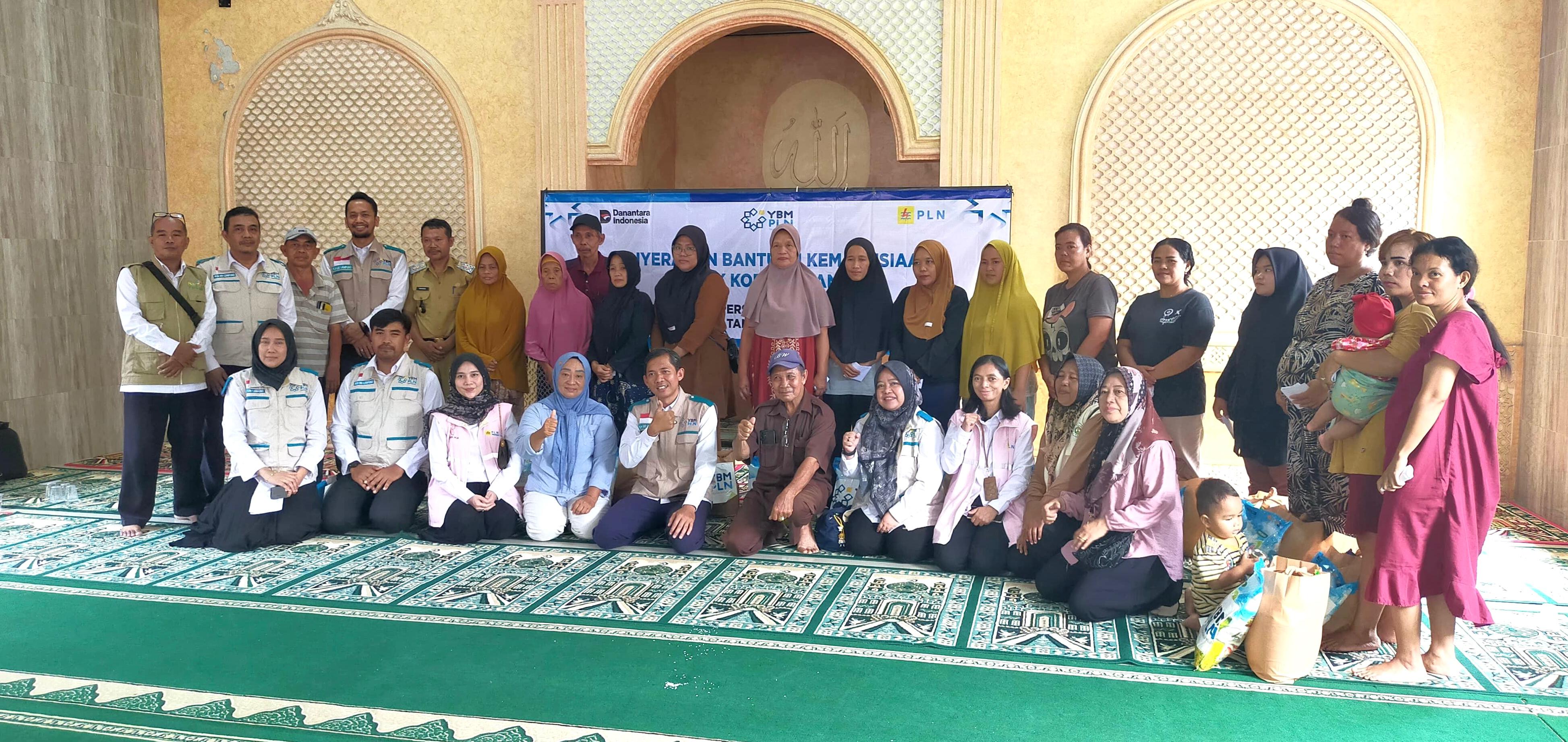 Semangat Kartini, Srikandi PLN Gandeng YBM Hadir Untuk Warga Terdampak Banjir Di Garuntang