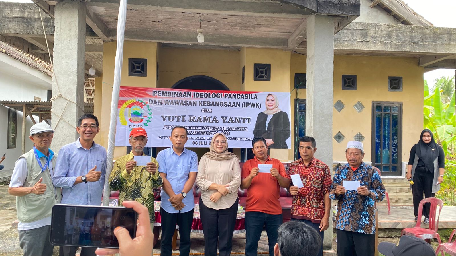 Gelar Sosialisasi IPWK Di Desa Bangunan, Yuli Rama: Pancasila Penting Untuk Menguatkan Masyarakat
