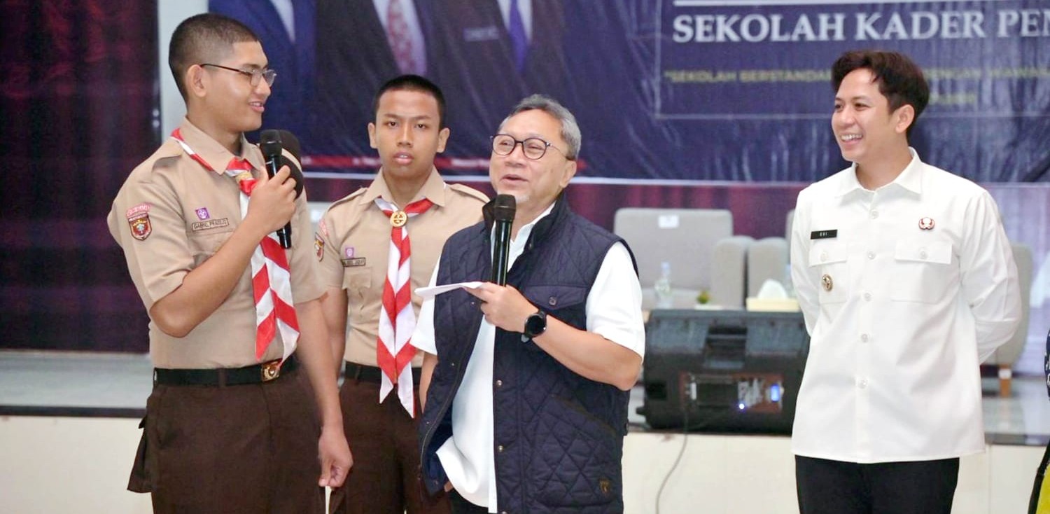 Kunjungi SMA Kebangsaan, Menko Pangan Zulkifli Hasan Tekankan Mental Berani Dan Disiplin Generasi Muda