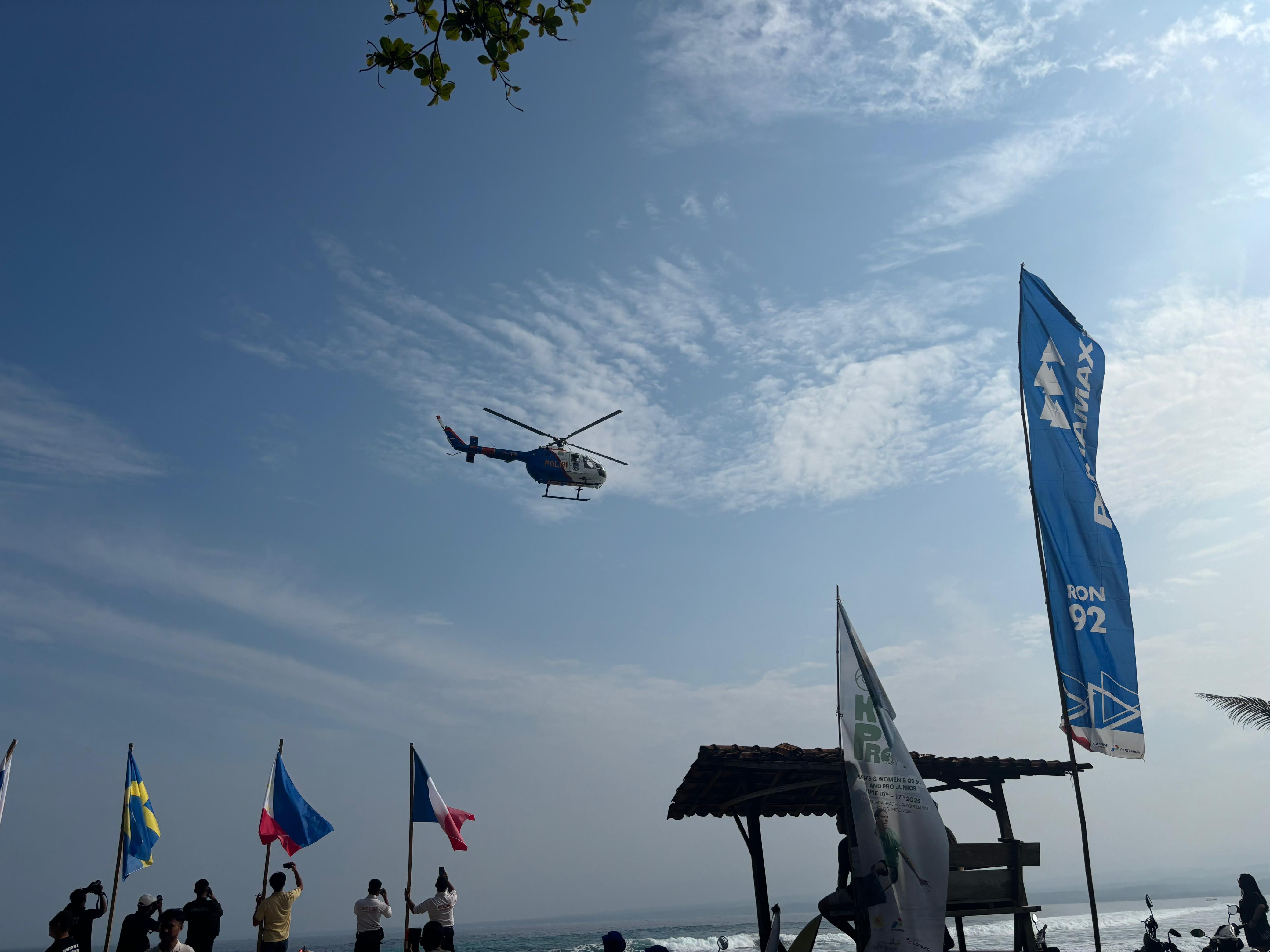 Pastikan Keamanan WSL Krui Pro 2025, Ditpolairud Polda Lampung Patroli Udara