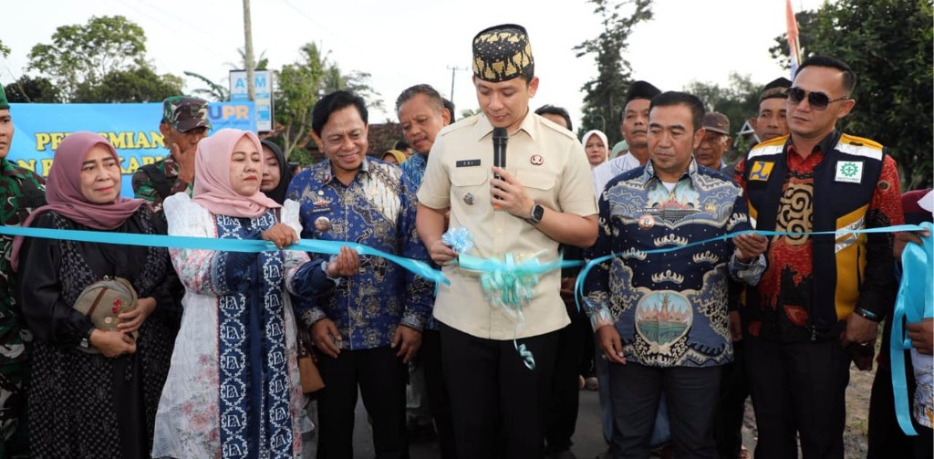 Resmikan Jalan Di Tanjungsari Dan Tanjung Bintang, Bupati Egi Harap Jadi Penggerak Ekonomi