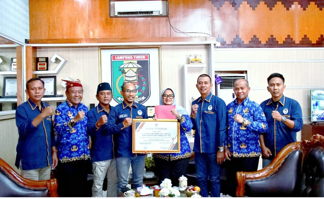 Kunjungan Silaturahmi, KAMPUD Beri Penghargaan Ke Bupati Lampung Timur Sebagai Bupati Responsif
