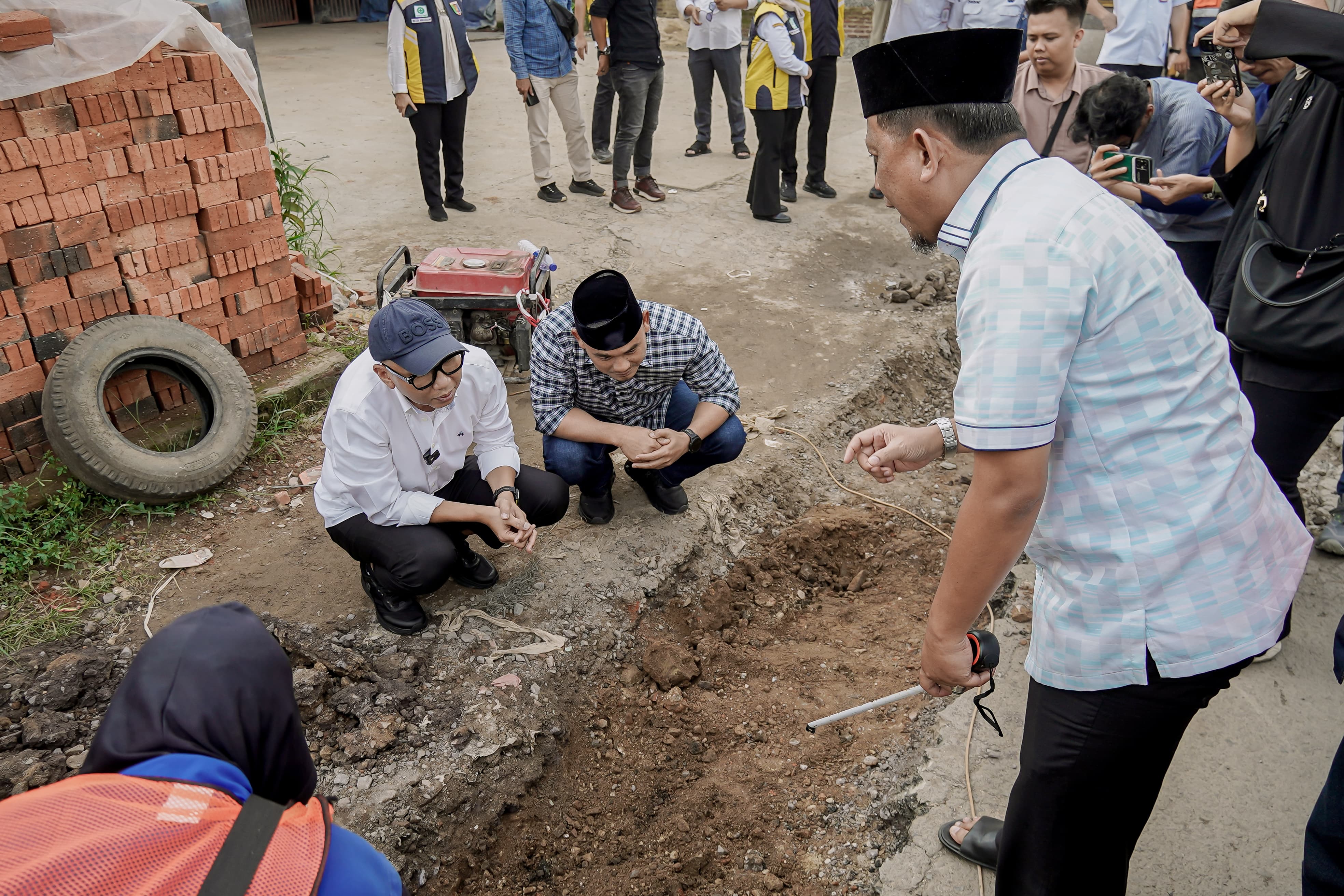 Tinjau Ruas Strategis Di Jatimulyo, Gubernur Dorong Normalisasi Drainase Dan Perbaikan Jalan