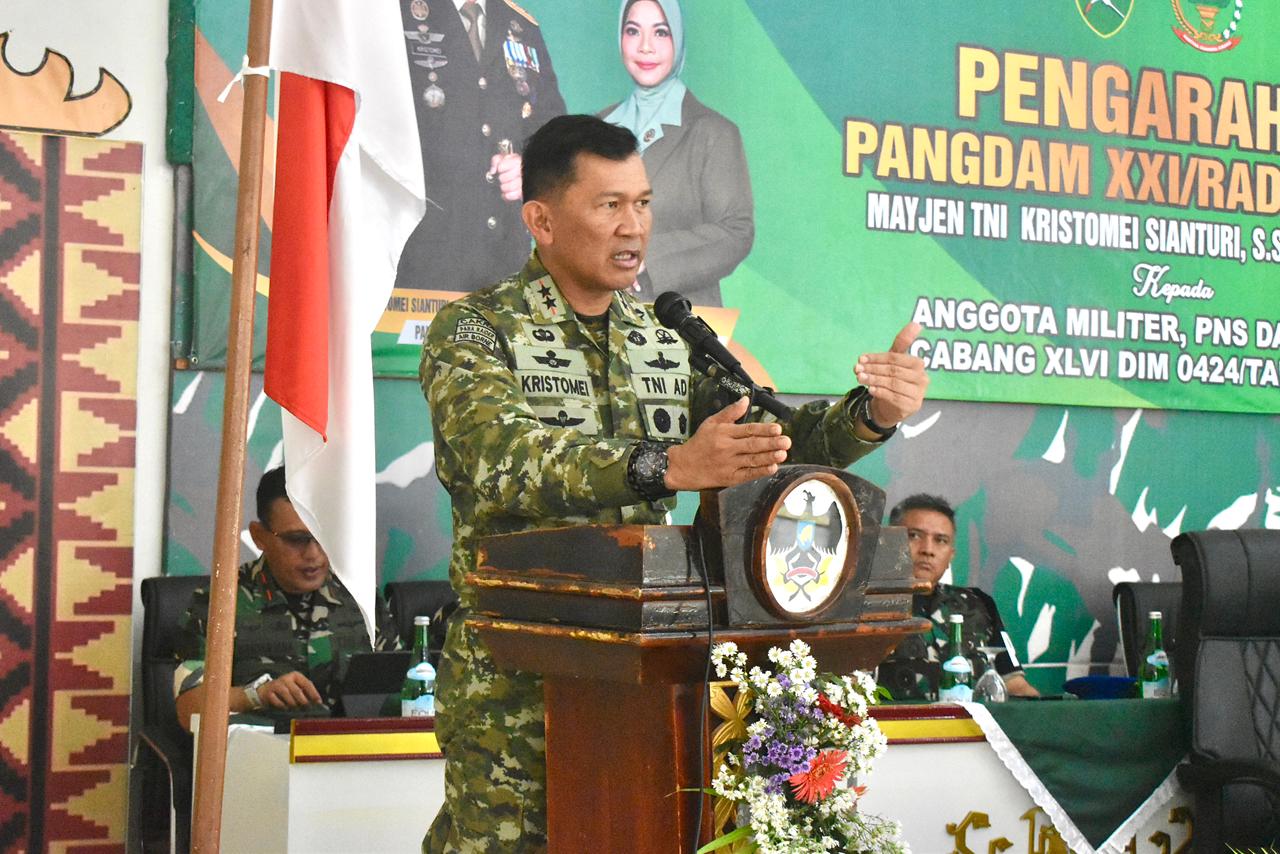 Pangdam XXI/Radin Inten Kunjungi Kodim 0424/Tanggamus Dan Berikan Arahan Kepada Prajurit Dan Persit