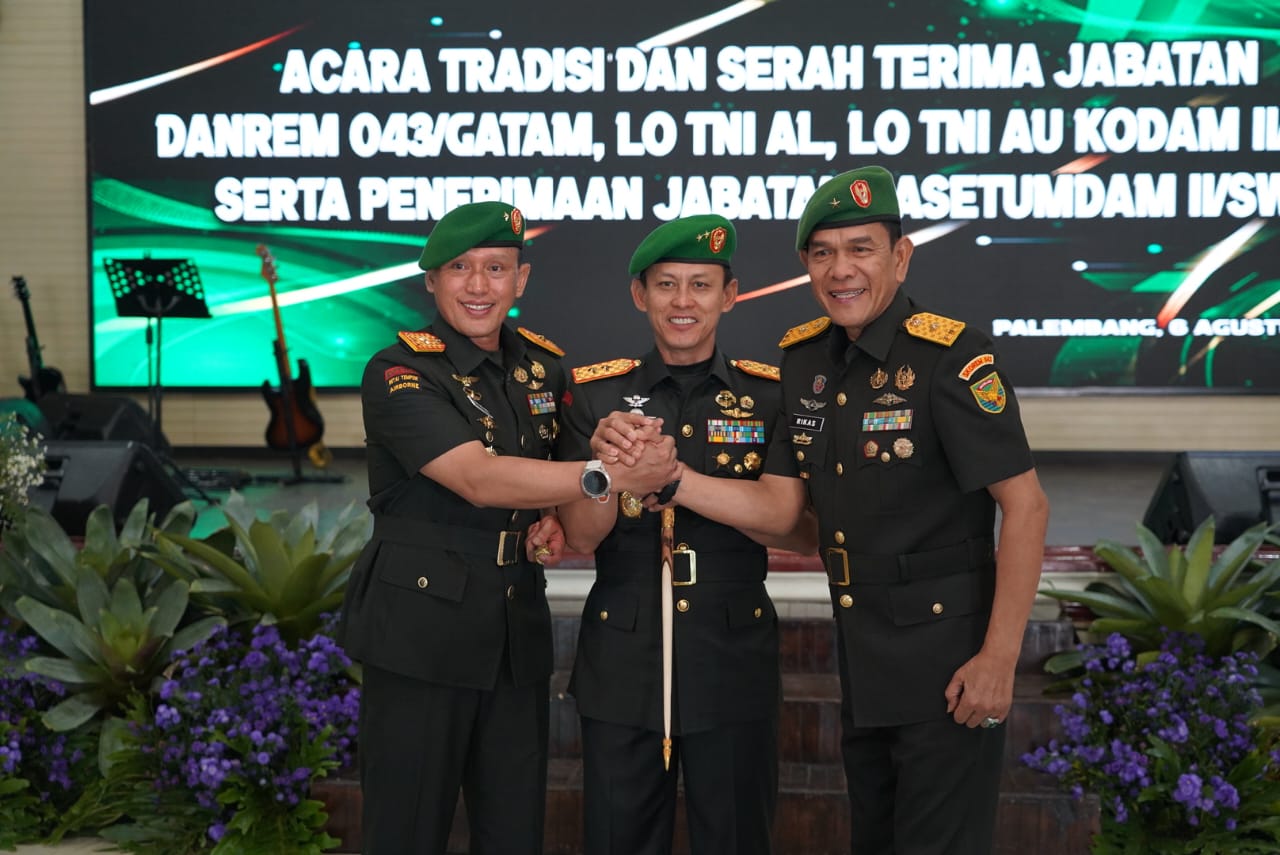 Tongkat Komando Danrem 043/Gatam Diserahterimakan