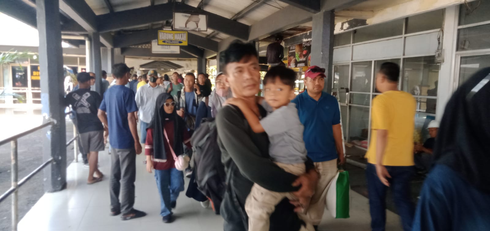 H-3 Lebaran 2026: Arus Penyeberangan Jawa Ke Sumatera Meledak, 163 Ribu Orang Padati Merak!