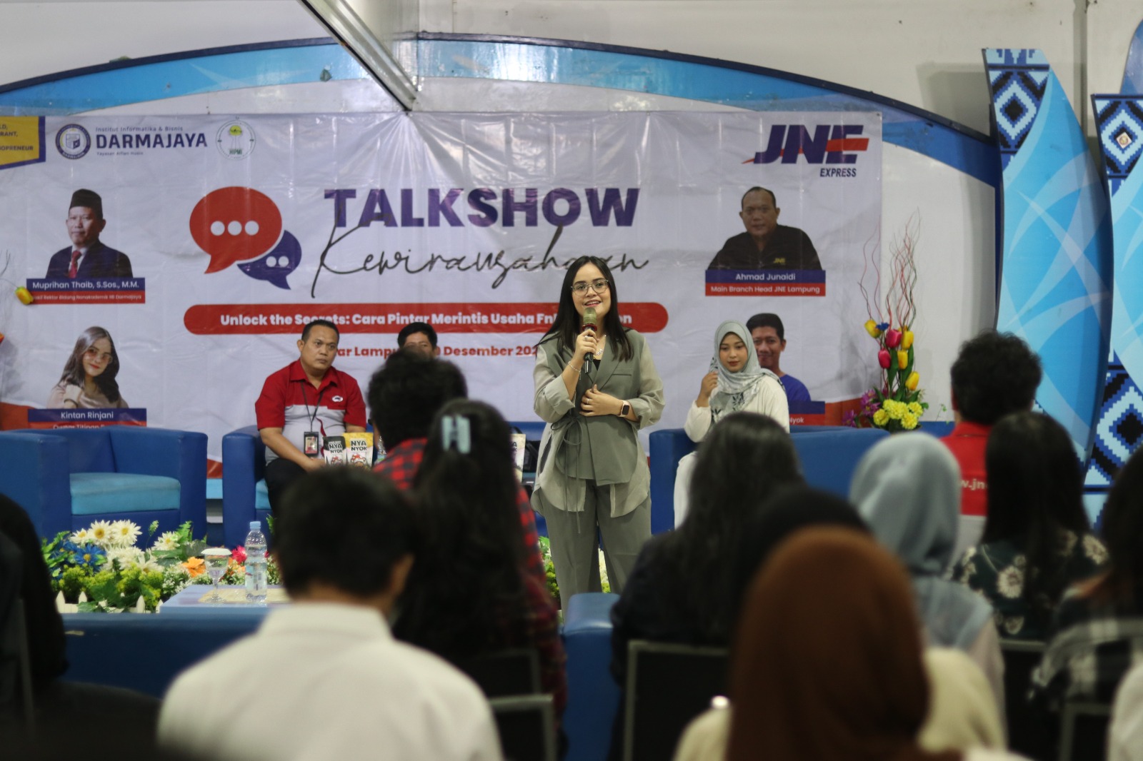 Talkshow Kewirausahaan: JNE Dan Para Praktisi Buka Rahasia Sukses Bisnis Di Darmajaya