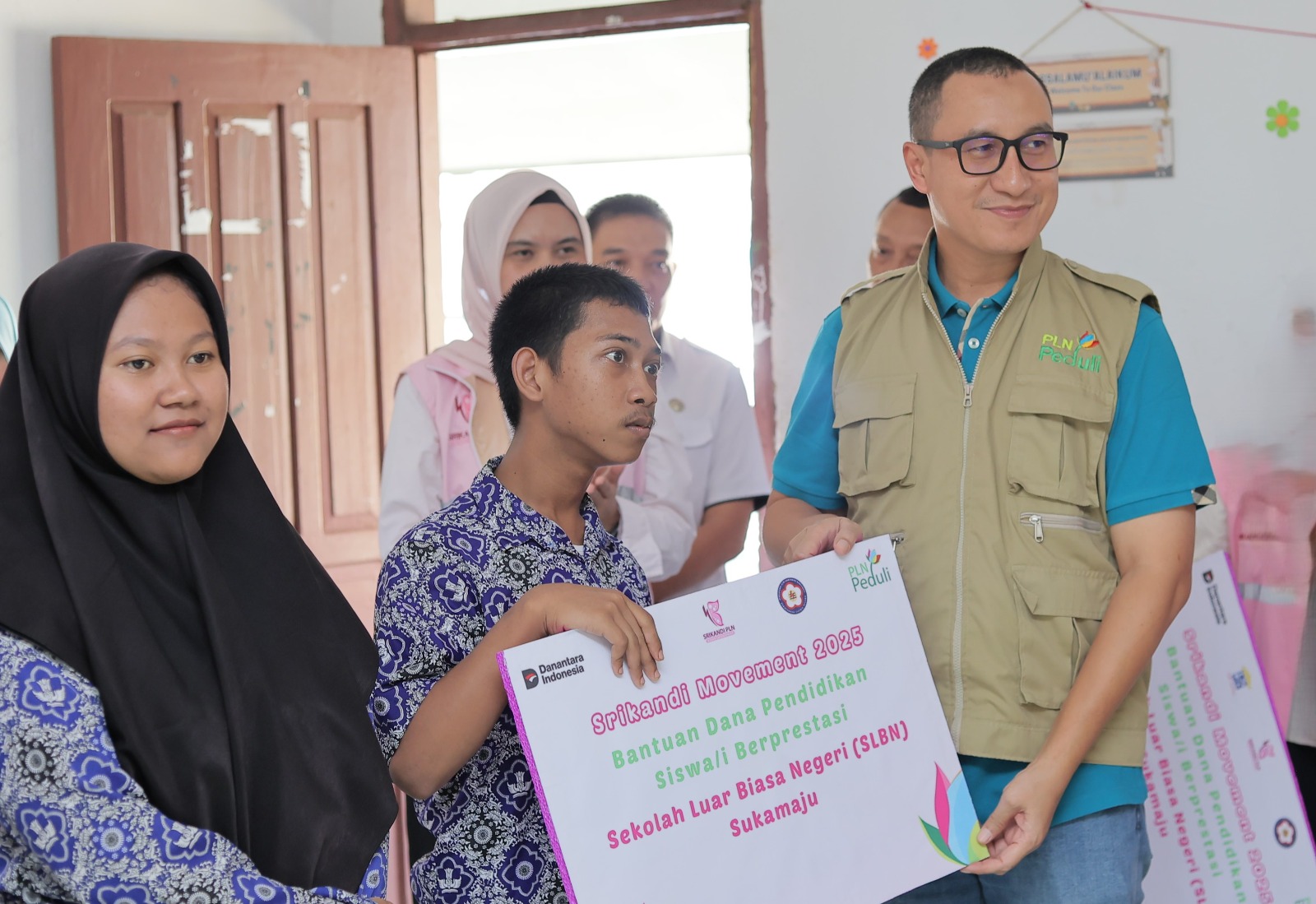 Semangat Kemerdekaan Untuk Siswa SLB, Srikandi PLN Gelar Pelatihan Keterampilan Di Lampung Utara