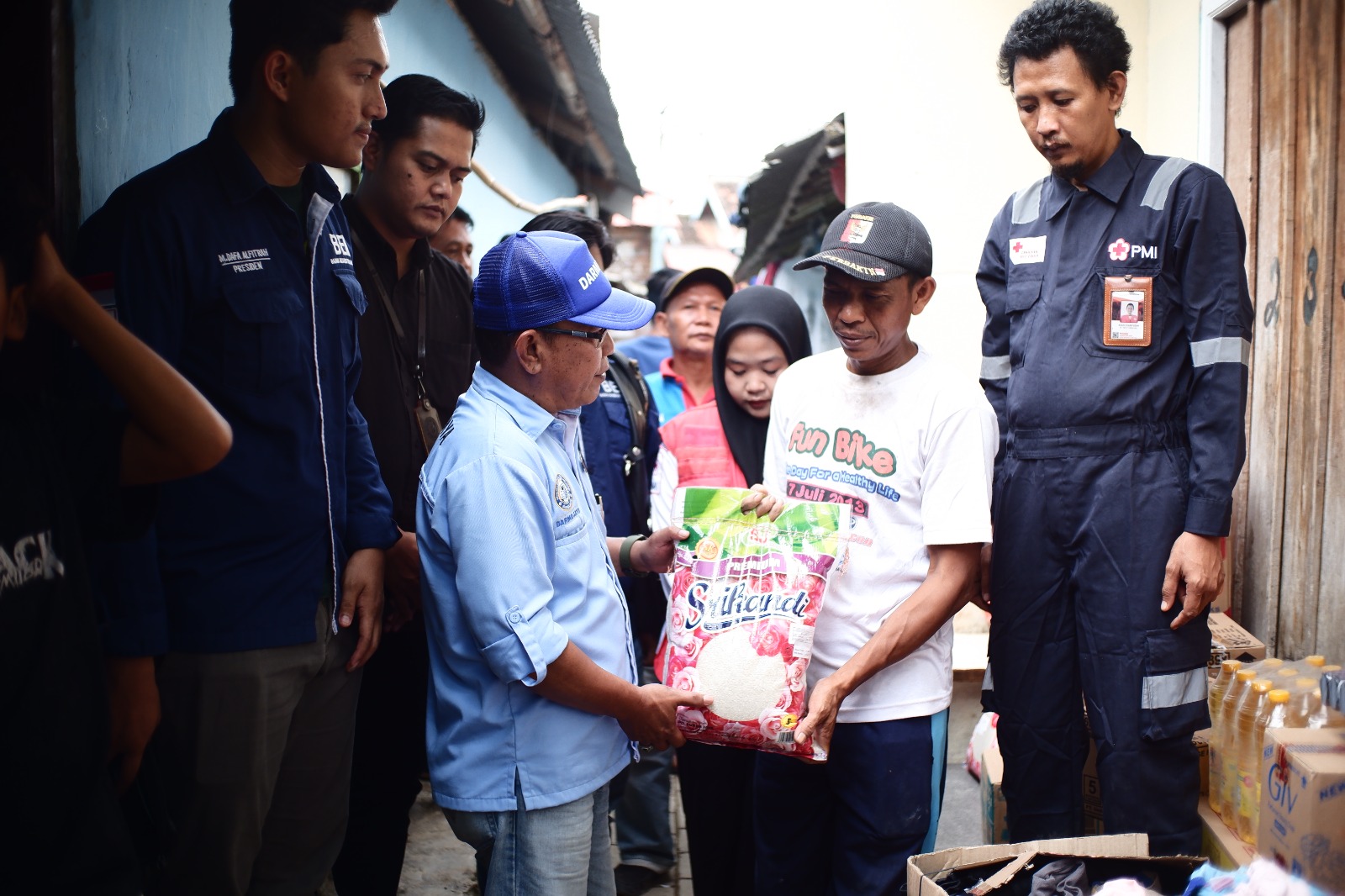 BEM IIB Darmajaya Dan Pihak Kampus Kembali Salurkan Bantuan Banjir Di Kota Karang