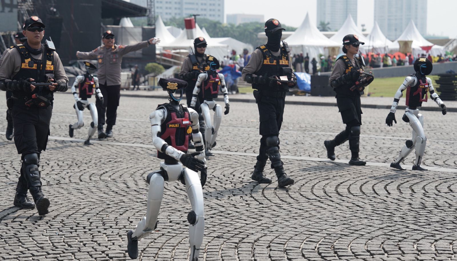 Robot Humanoid Dan K9: Mimpi Inovasi Teknologi Polri Dalam Syukuran Hari Bhayangkara Ke-79
