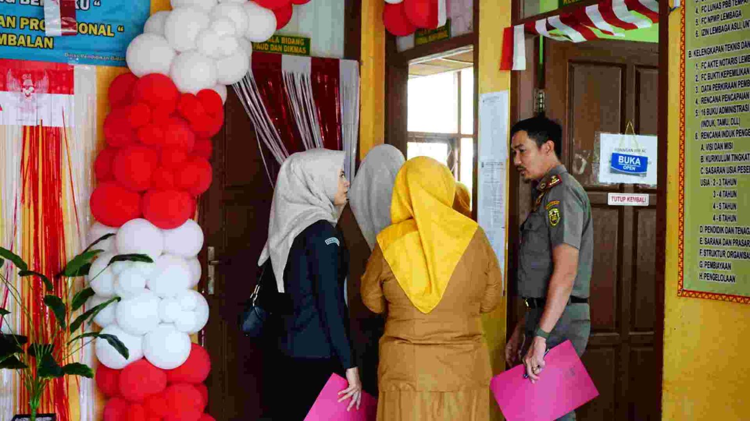 Hiasan Merah Putih Warnai Ruangan Disdikbud Kota Bandar Lampung