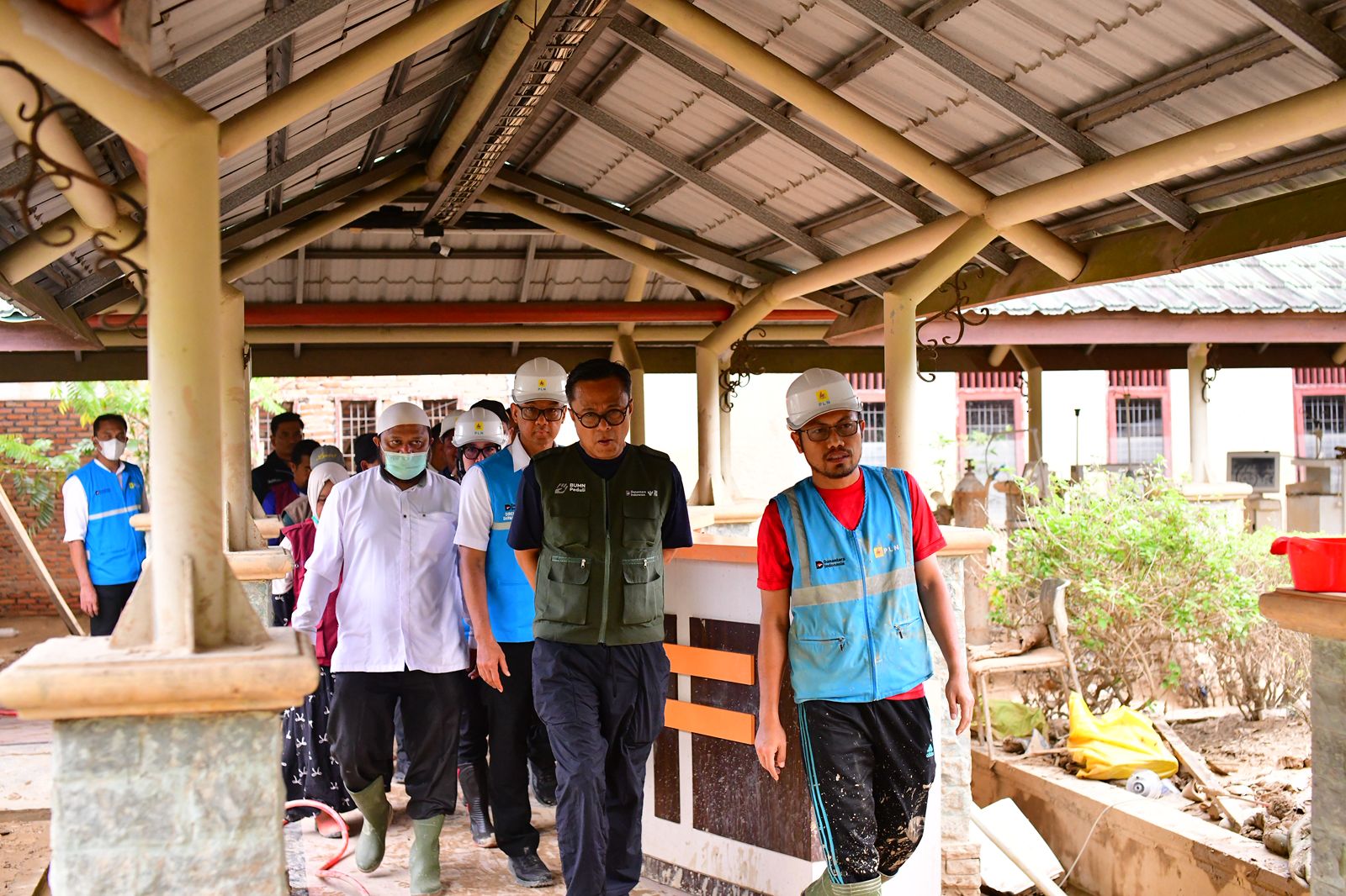 Direksi Dan Relawan PLN Turun Langsung Pastikan Percepatan Pemulihan Fasilitas Umum Di Aceh