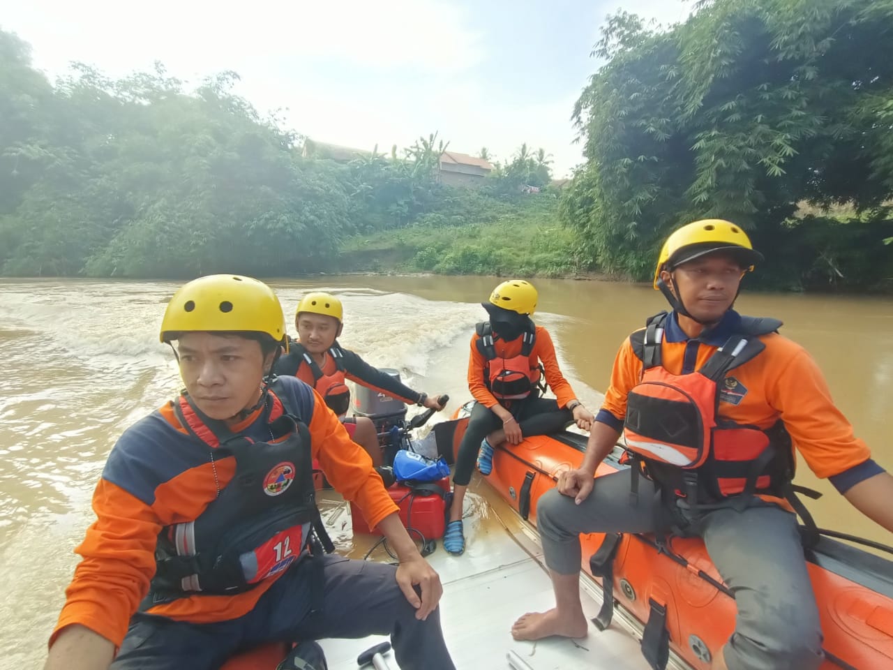 Upaya Pencarian Korban Diduga Tenggelam Di Sungai Way Sekampung Terus Dilakukan