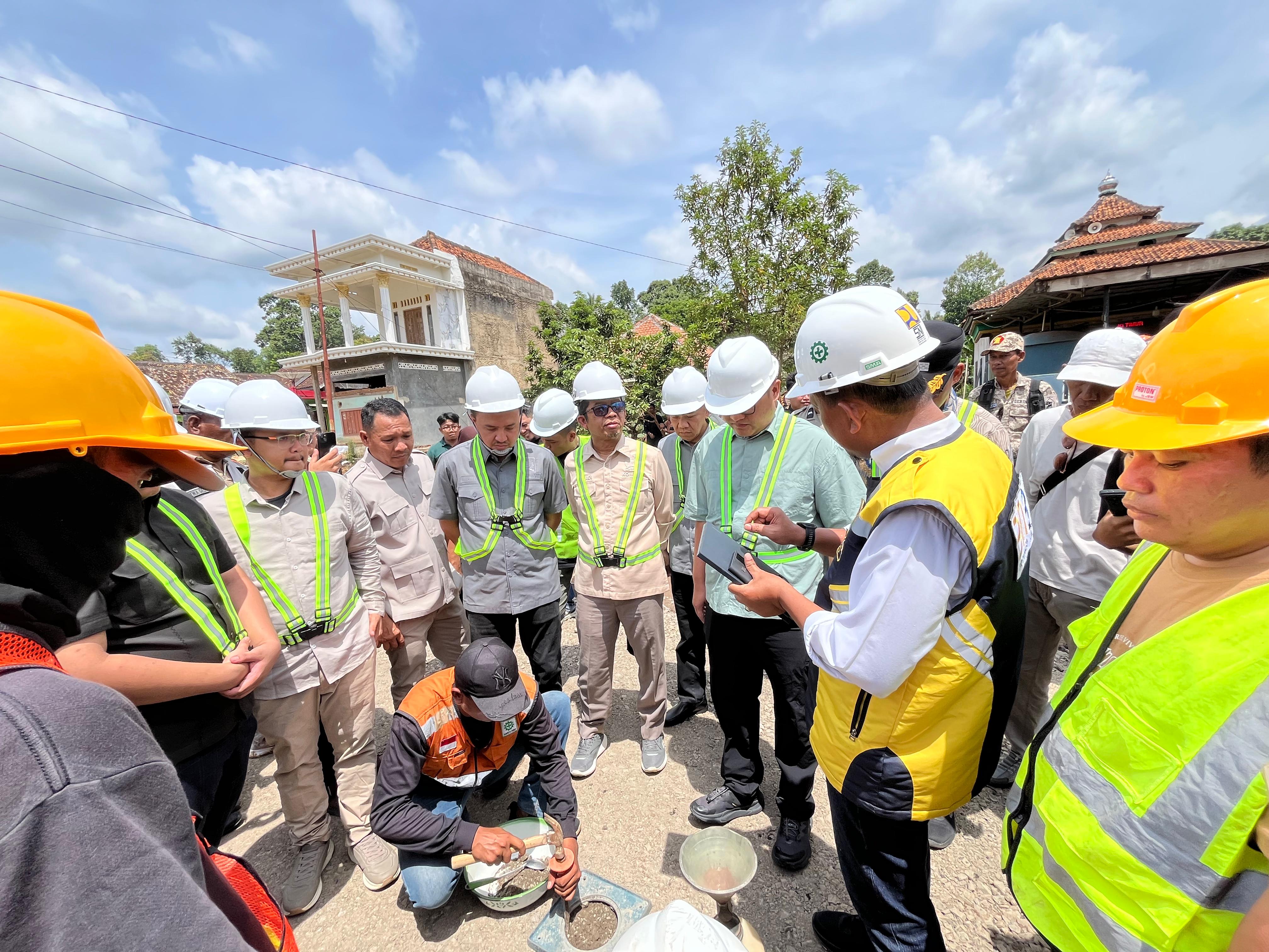 Yusnadi Kawal Groundbreaking Jalan Jabung–Labuhan Maringgai