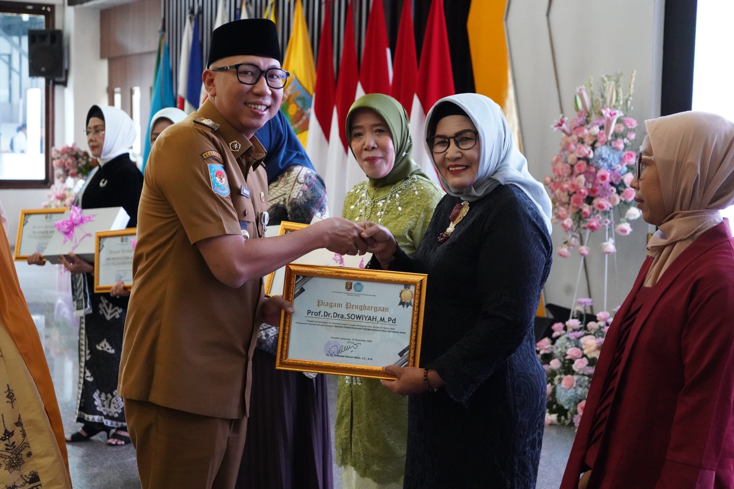 Peringati PHI Ke-97, Gubernur Rahmat Mirzani Djausal: Ibu Adalah Kunci Menuju Indonesia Emas 2045