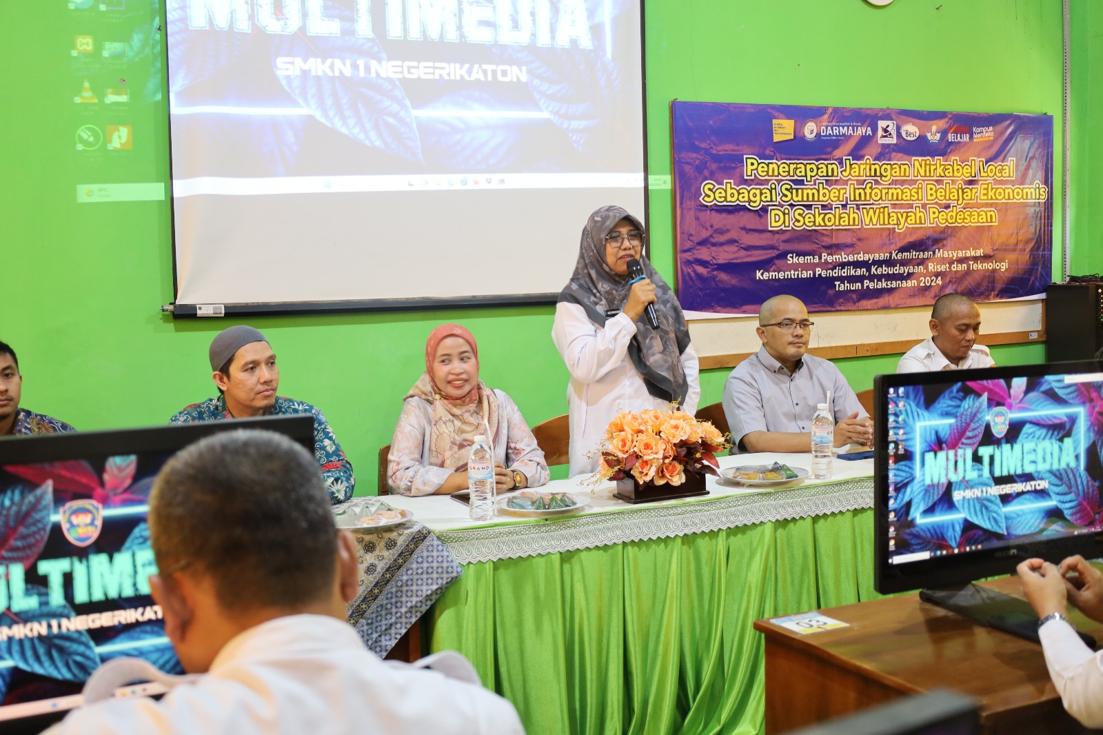 Dosen IIB Darmajaya Hadirkan Solusi Teknologi Nirkabel Di SMKN 1 Negeri Katon Untuk Era Digital