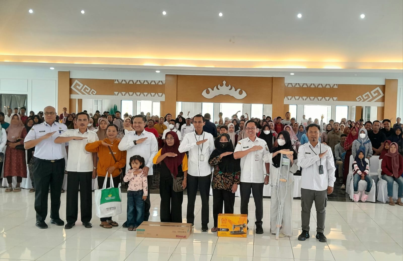 Bantuan ATENSI Kemensos RI Disalurkan Untuk 303 Warga Pesawaran Penerima Manfaat