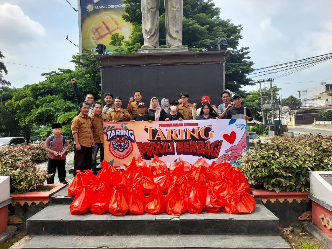 Organisasi Pers Taring Lampung Gelar Bakti Sosial Di Taman UMKM Bung Karno