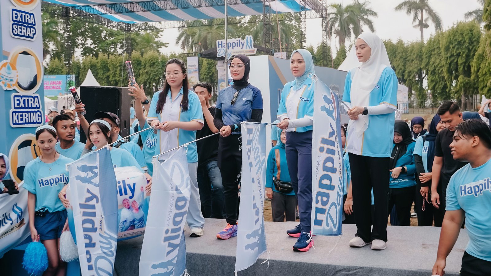 Batin Wulan Lepas Peserta Jalan Sehat Lansia, Ajak Wujudkan Lansia Sehat Dan Bahagia