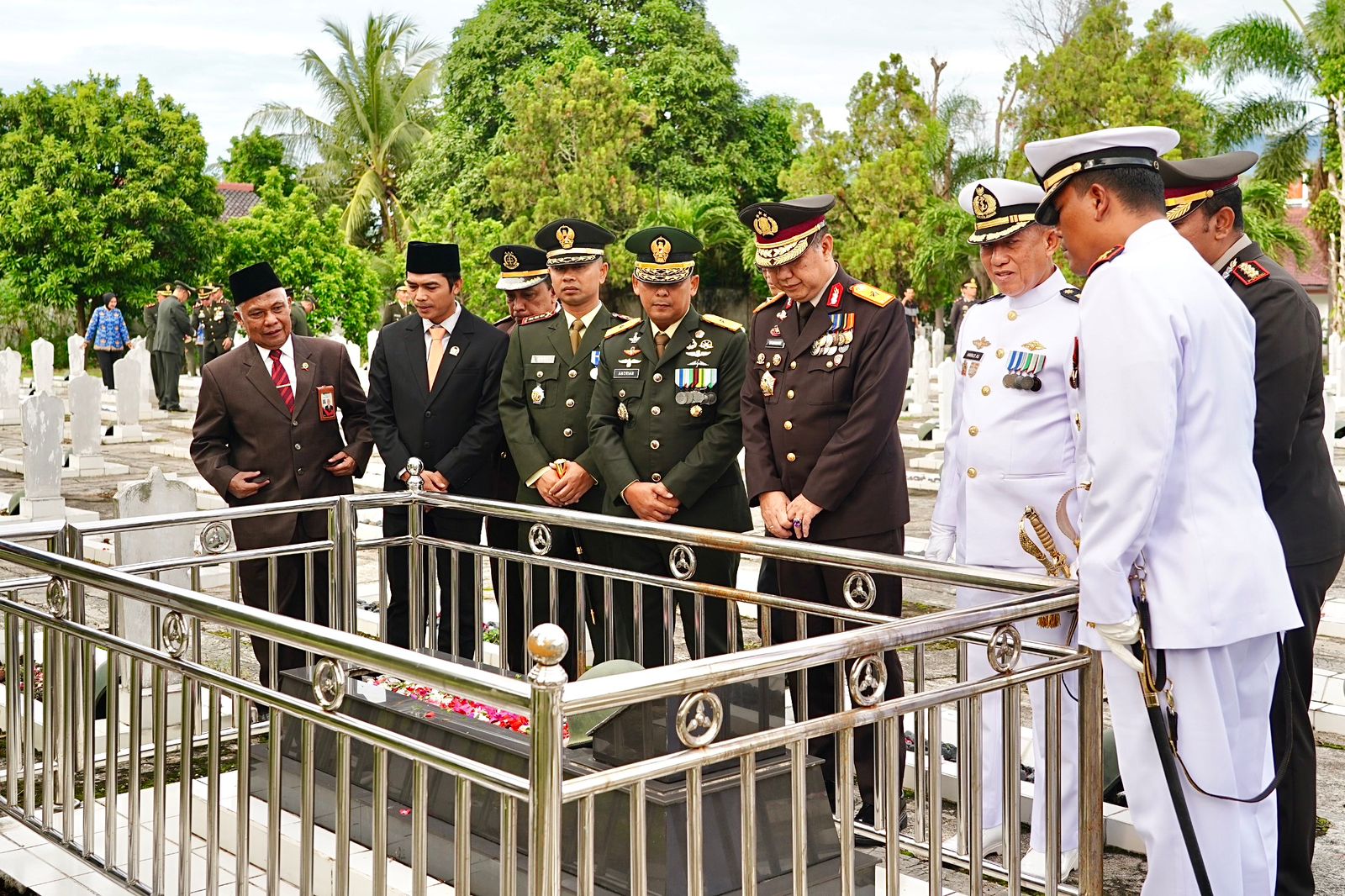 Kasdam XXI/RI Pimpin Ziarah Rombongan Peringati HUT Ke-80 TNI Tahun 2025
