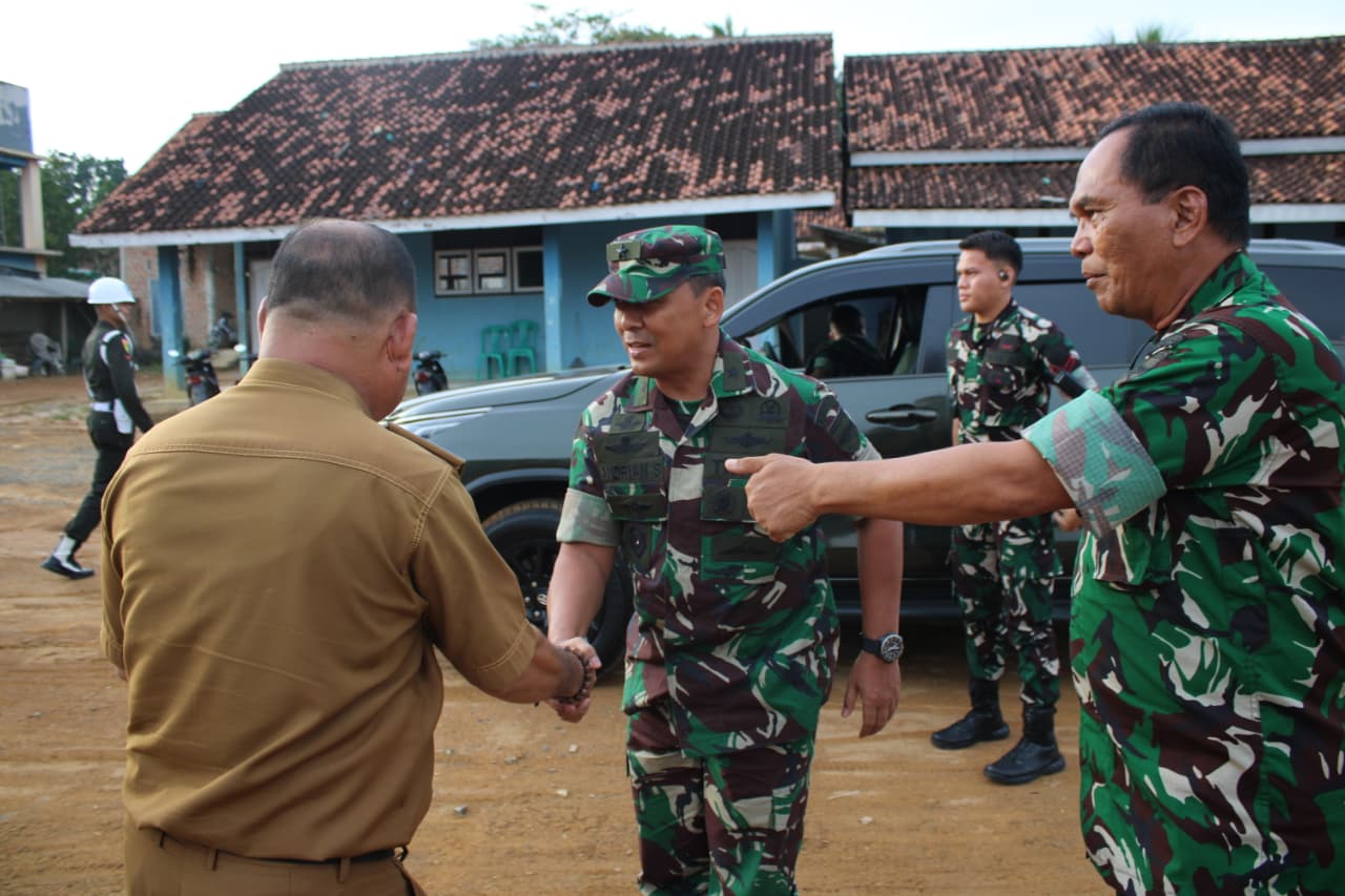 Perkuat Ekonomi Kerakyatan, Kasdam XXI/Radin Inten Tinjau Koperasi Desa Kelurahan Merah Putih (KDKMP) Di Moris Jaya