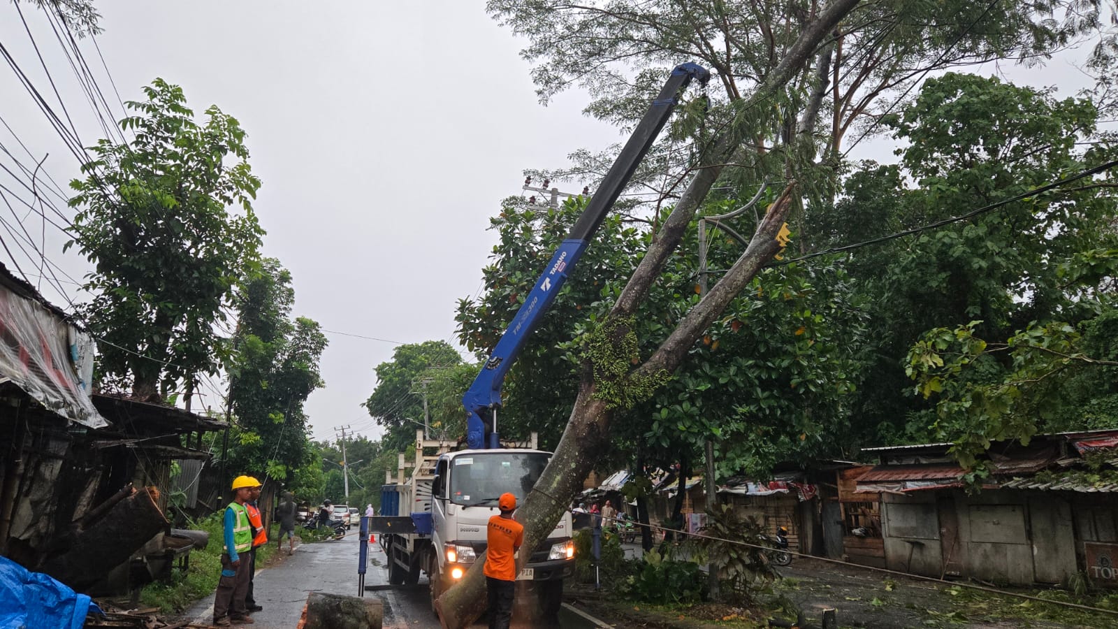 PLN UID Lampung Berhasil Pulihkan 100 Persen Kelistrikan Pasca Cuaca Ekstrem