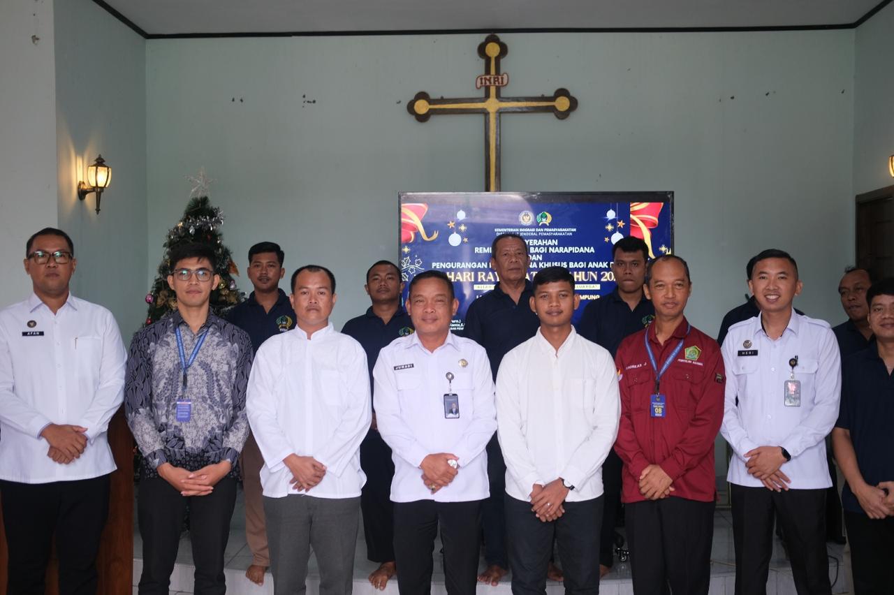 Sembilan Warga Binaan Lapas Narkotika Bandar Lampung Terima Remisi Khusus Natal 2025