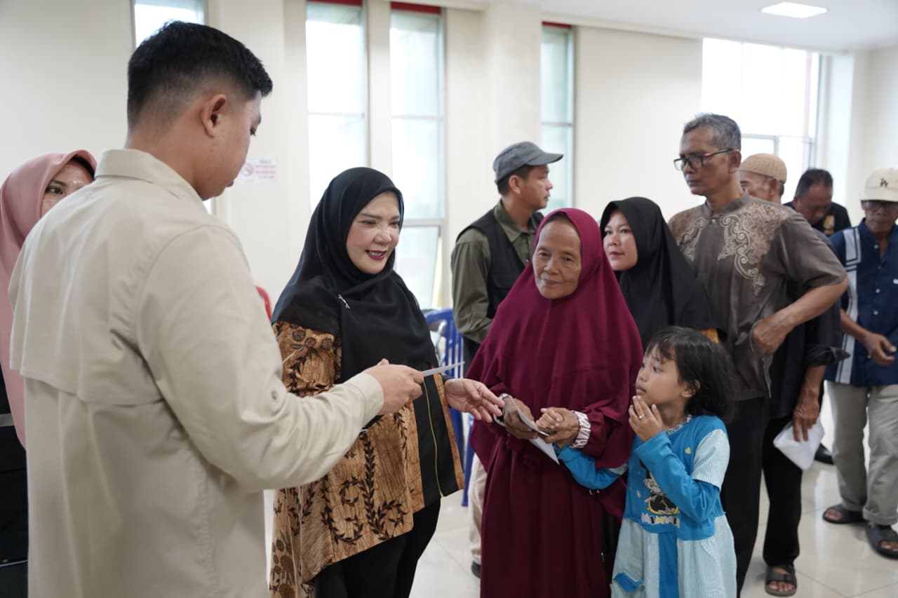 Pemkot Bandar Lampung Salurkan Bantuan Untuk Korban Banjir, Eva Dwiana: Setiap Keluarga Dapat Rp1 Juta