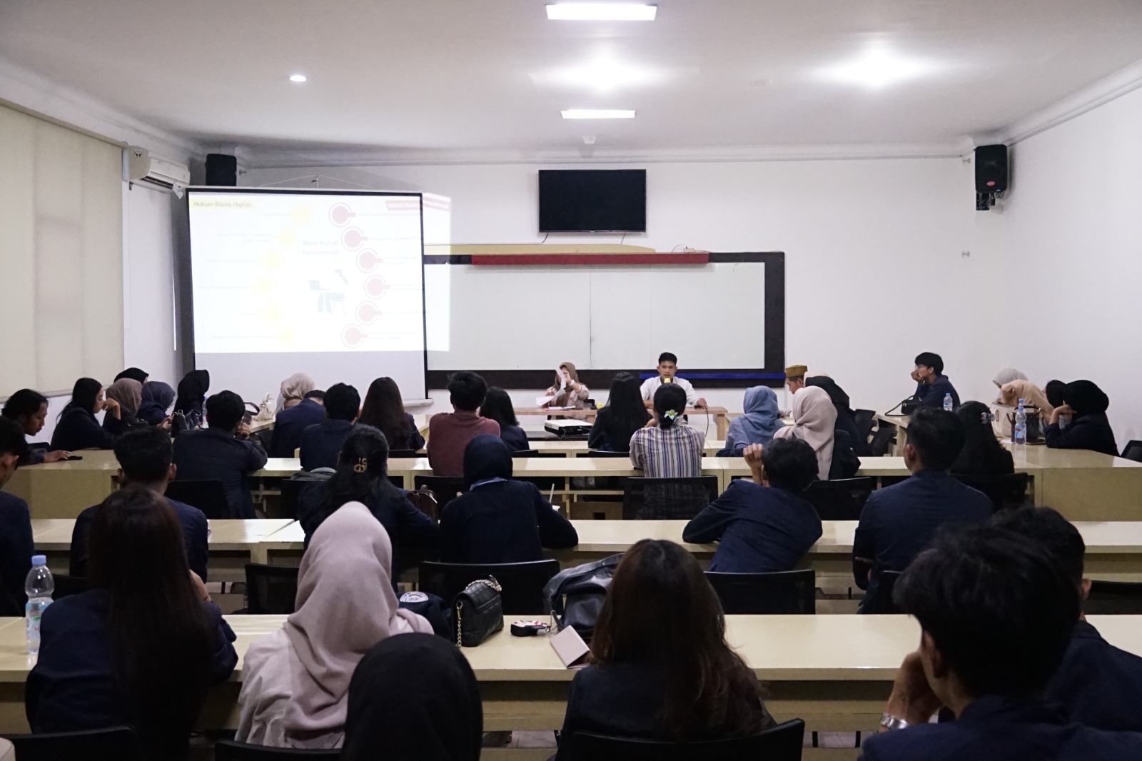 Kenali Pilihan Konsentrasi Di Prodi Hukum Bisnis IIB Darmajaya: Digital Atau Internasional