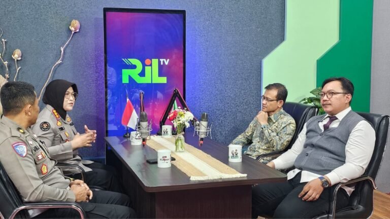 Humas Polda Lampung Sosialisasikan Aplikasi Siger Lampung Presisi Di Podcast UIN RIL
