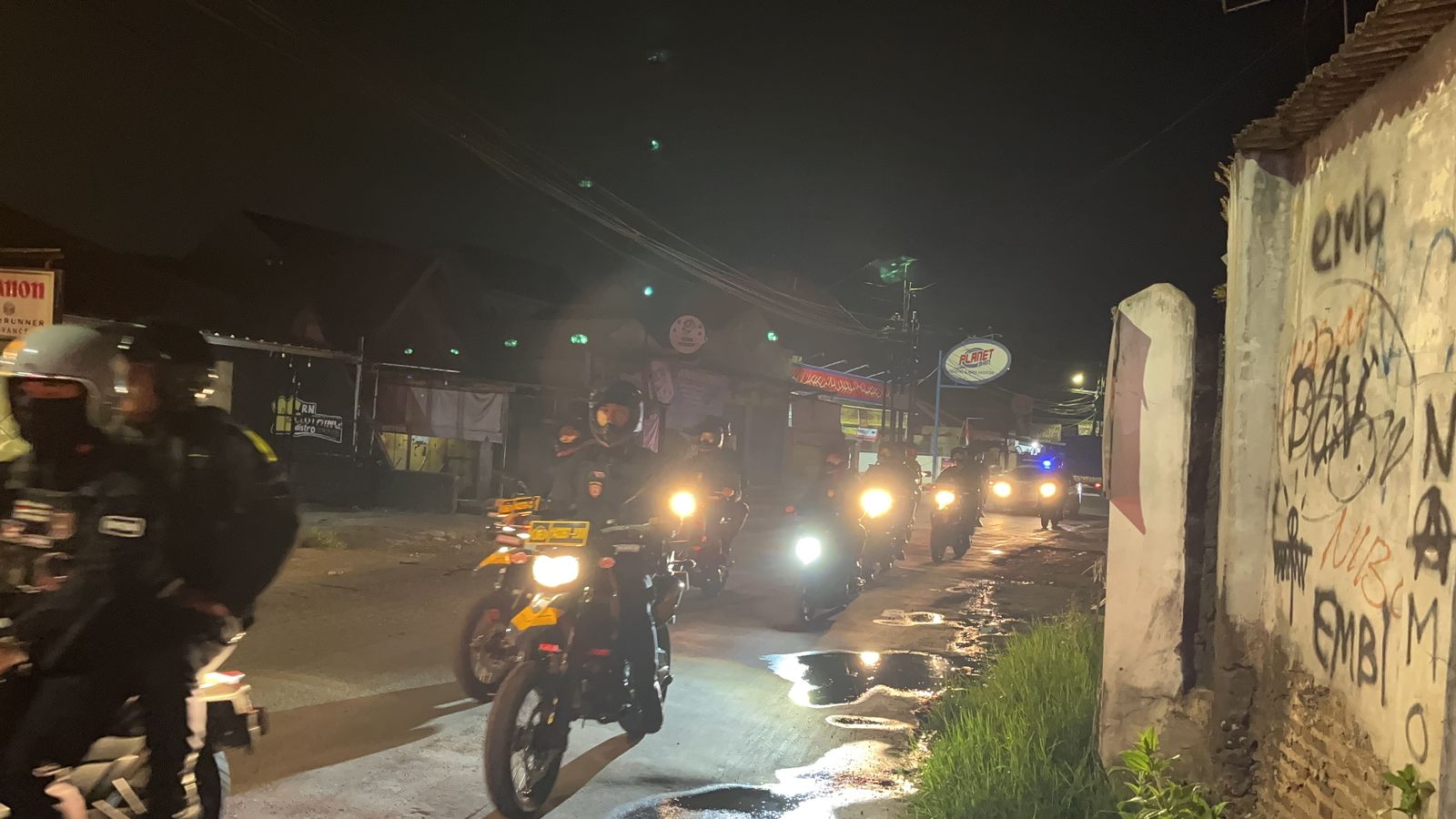 Malam Libur, Patroli Polisi Di Bandar Lampung Sasar Pemukiman Penduduk Hingga KPU