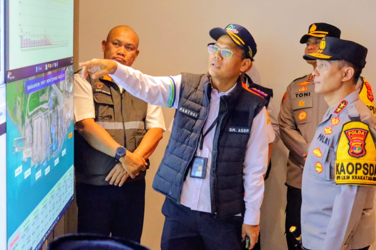 Pastikan Nataru Aman, Kapolda Lampung Monitoring Langsung Arus Lalu Lintas Di Pelabuhan Bakauheni