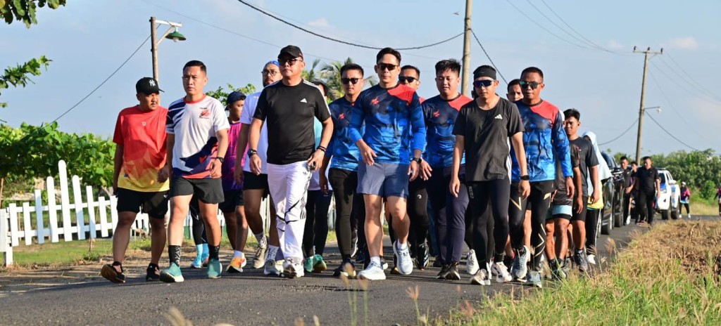 Semangat Pagi Dari Pantai Kalianda: Bupati Egi Ajak Warga Lari Bareng Di Krakatau Beach Run 2025