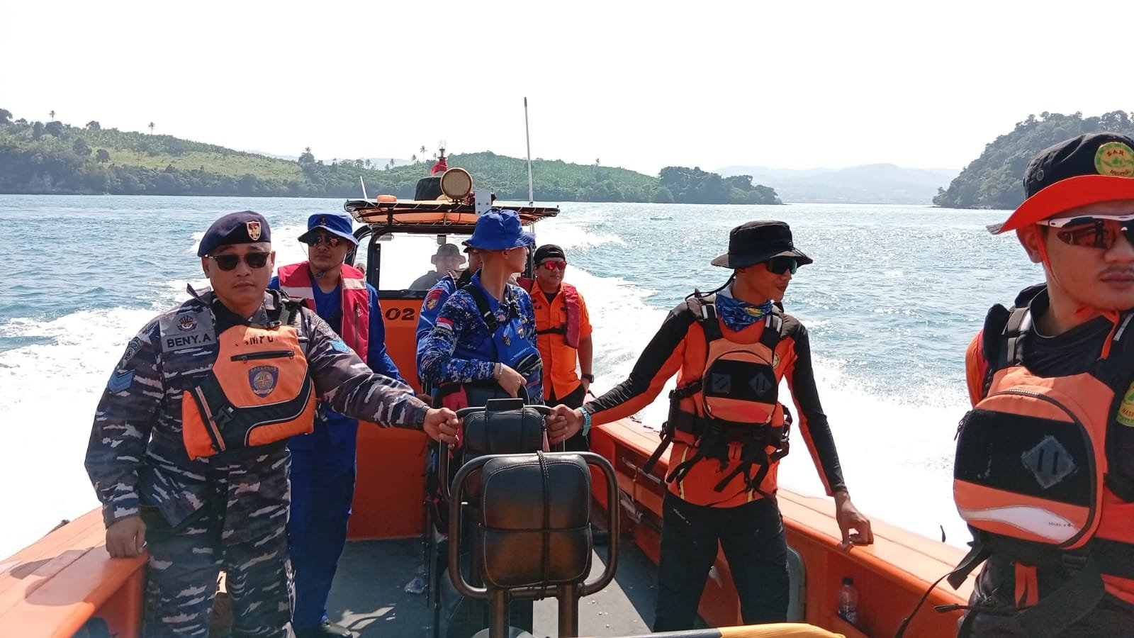 Pencarian Korban Jatuh Dari KMP Batumandi , Tim SAR Gabungan Perluas Area Hingga Pulau Sebesi