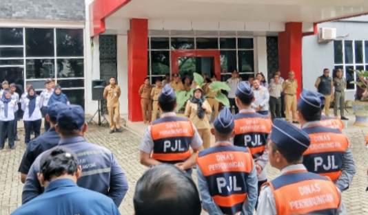 Kunjungi Dishub, Bunda Eva Dwiana Beri Hadiah Umrah Untuk Pegawai Senior Dan Perjuangkan Nasib PPPK