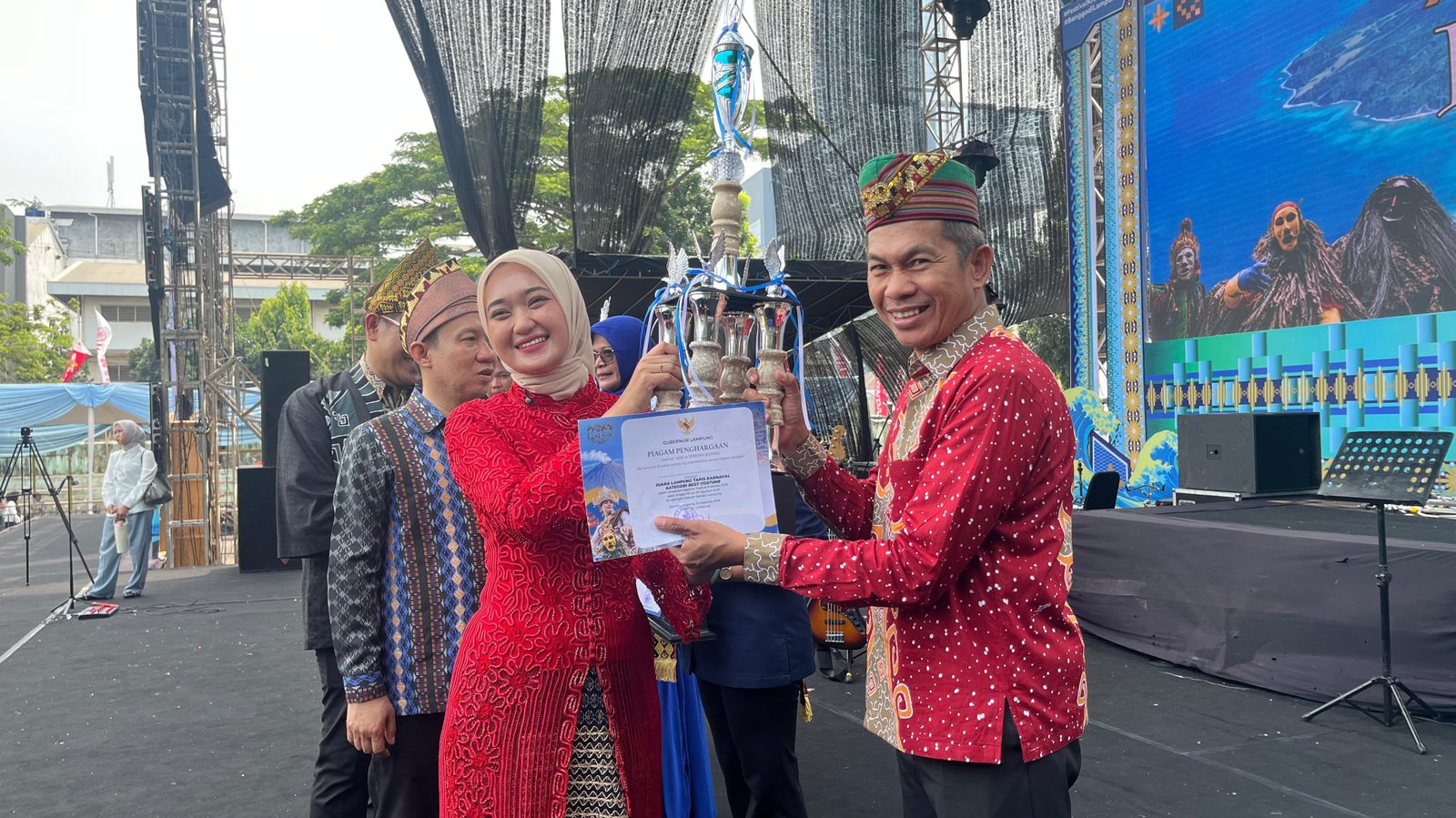 Tampilkan Kreativitas Dan Budaya Lampung, Peserta Terbaik Tapis Karnaval 2026 Raih Penghargaan