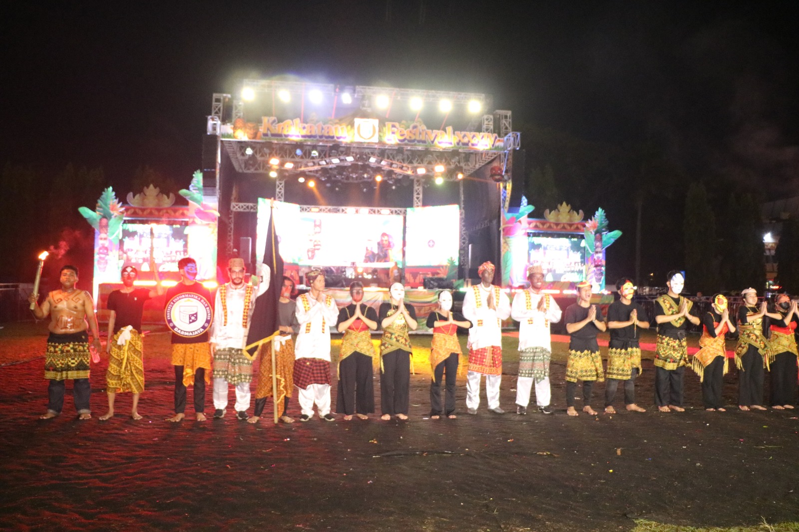 Budaya Lampung Go Internasional! Aksi Mahasiswa Asing Darmajaya Di K-Fest Bikin Merinding
