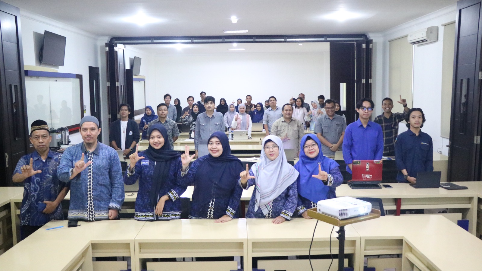 Ratusan Mahasiswa Darmajaya Berebut Ilmu Penulisan Anti Plagiarisme!