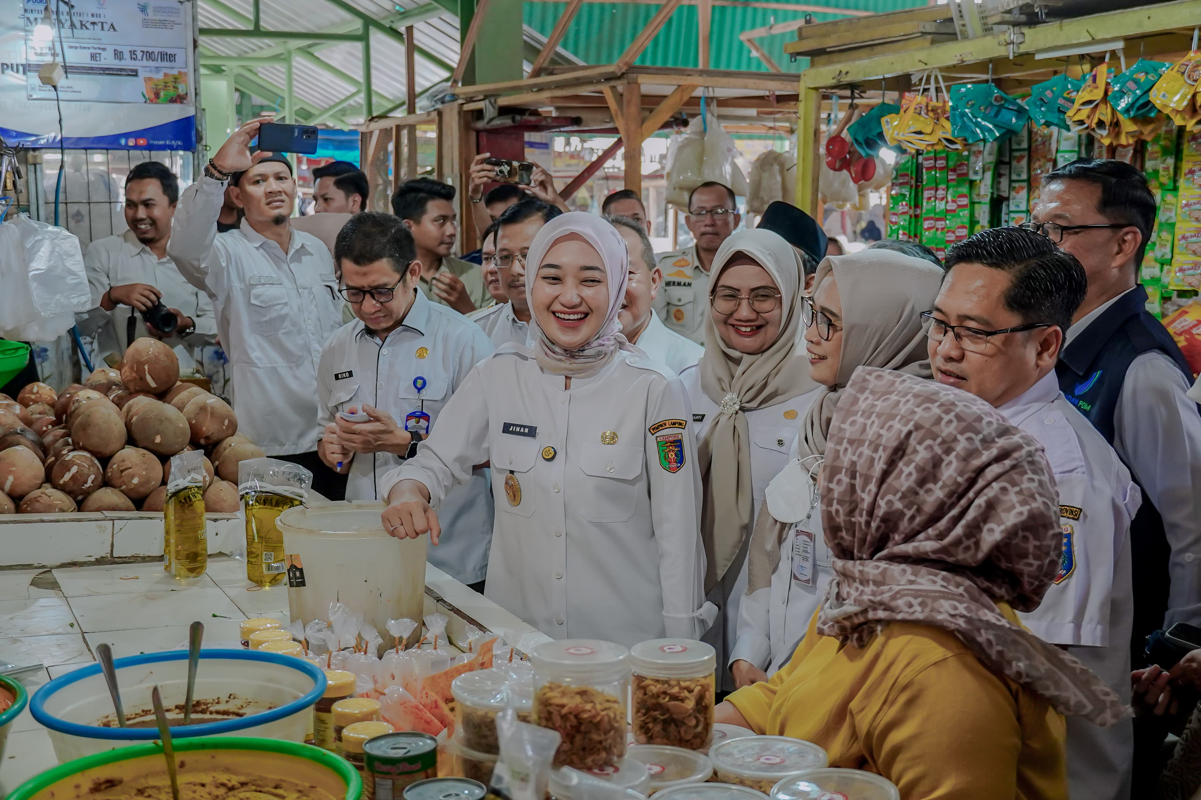 Cek Langsung Ke Pasar, Wagub Jihan Pastikan Stabilitas Harga, Stok Dan Pasokan Bahan Pangan