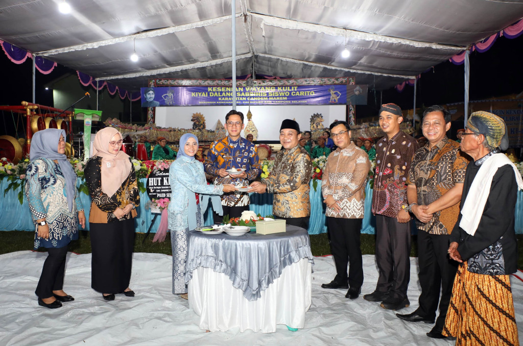 Hadir Langsung Di HUT Desa Beringin Kencana, Bupati Egi Bawa Kado Jalan Baru!