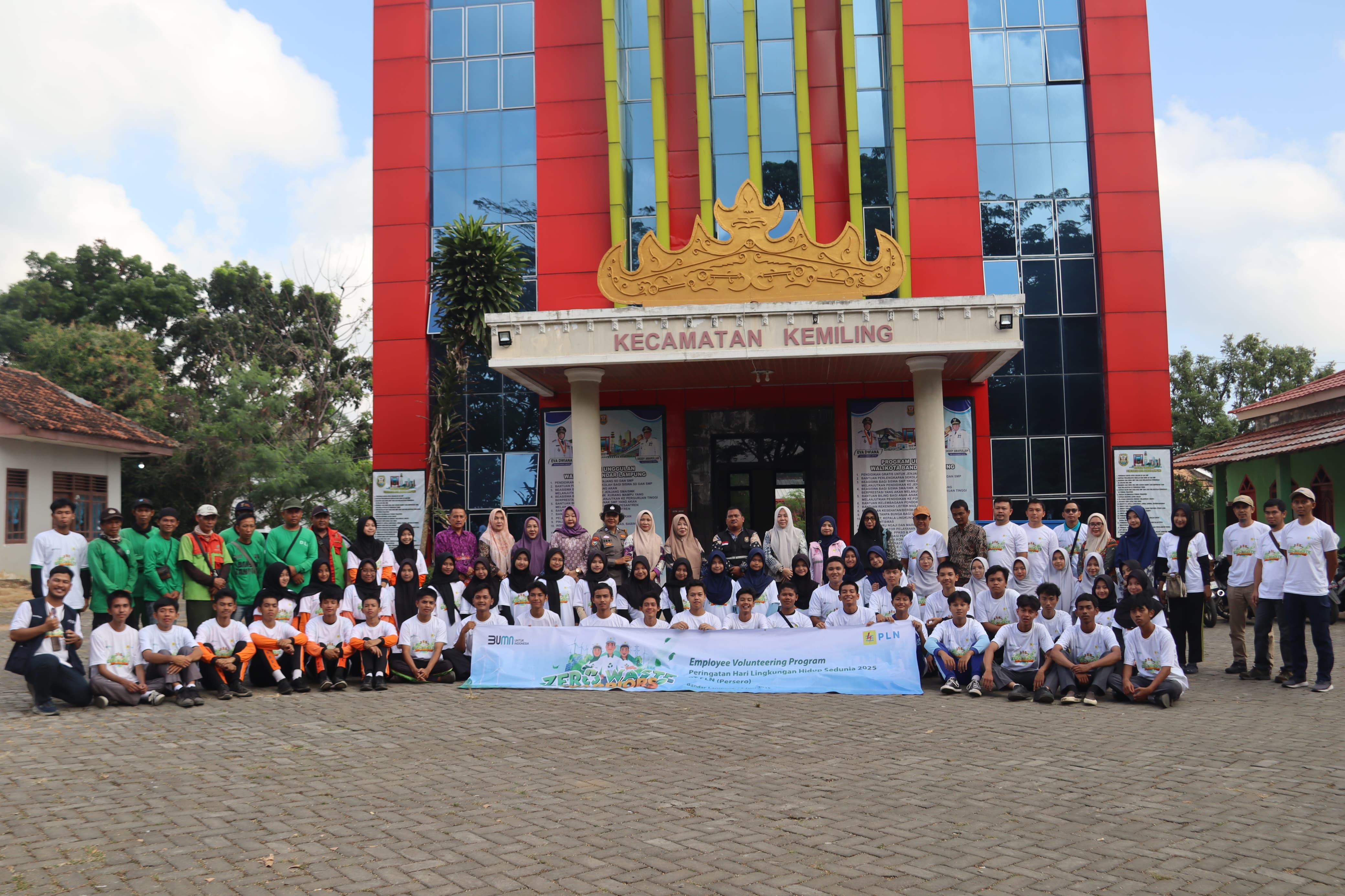 PLN UID Lampung Ajak Masyarakat Kumpulkan Ribuan Botol Plastik Lewat Aksi Clean Up