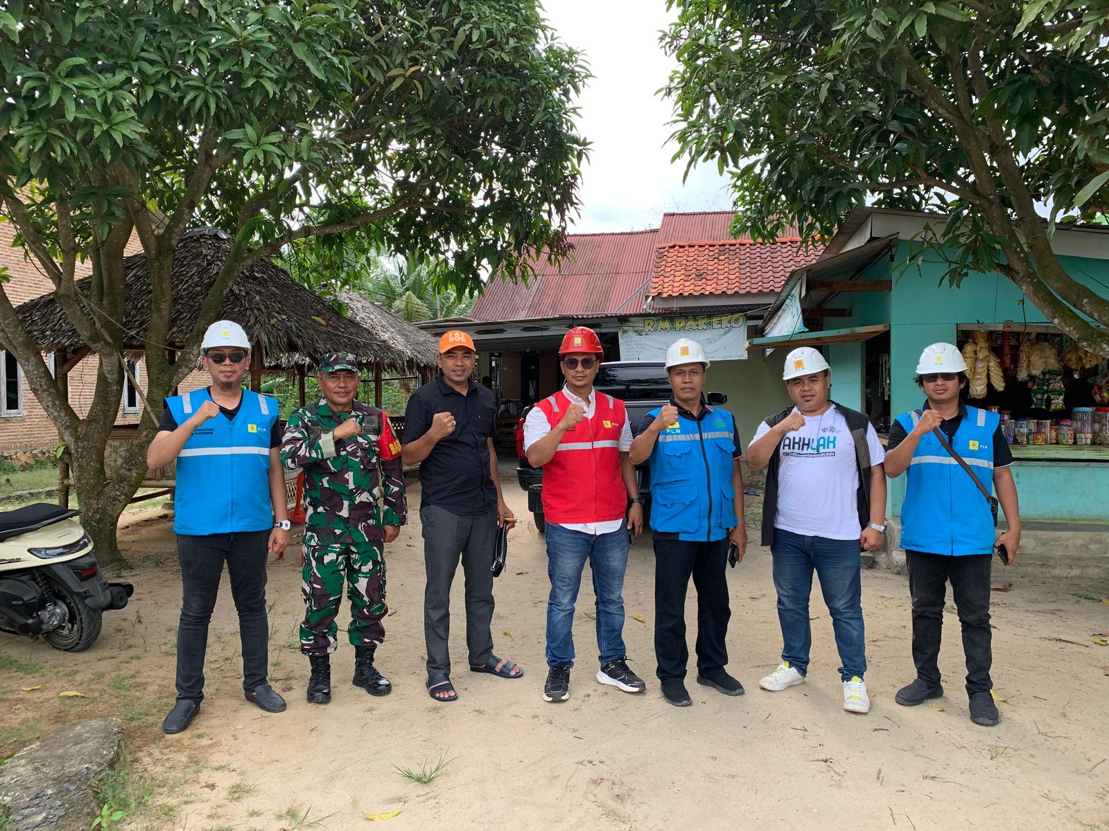 PLN Gelorakan Semangat Pahlawan Lewat Aksi Cepat Tangani Bahaya Kelistrikan Di Lampung Timur