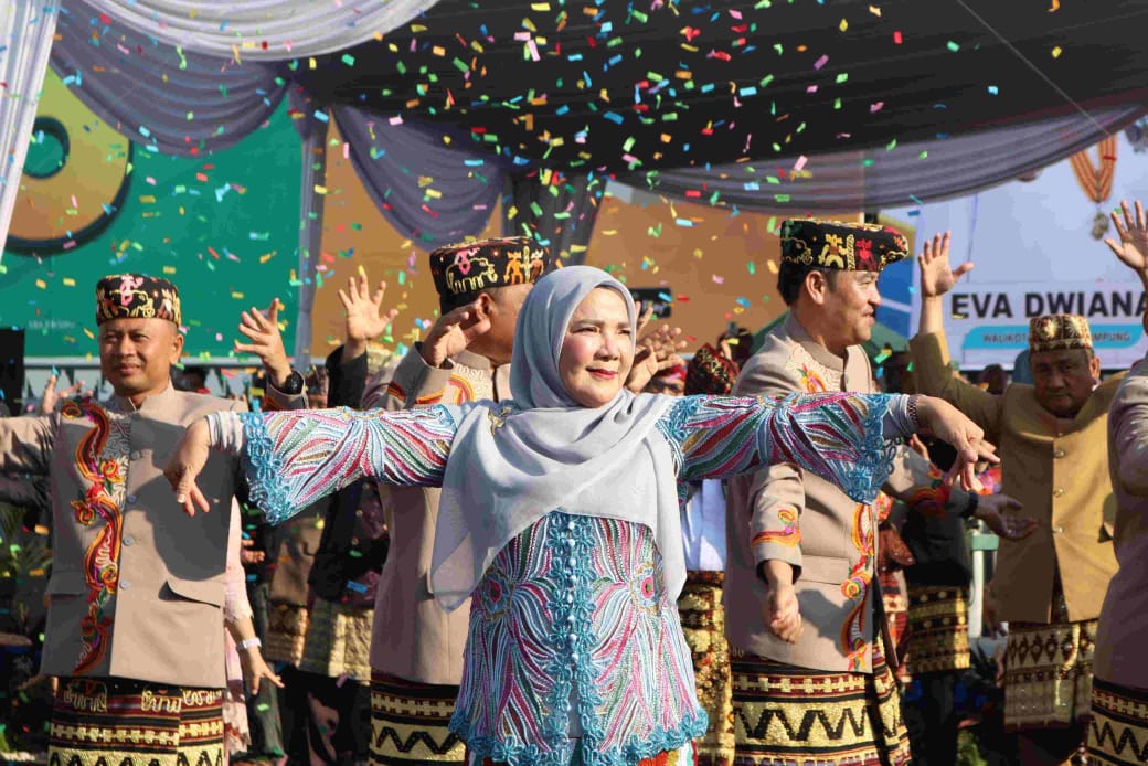 Rangkaian HUT Ke-343 Kota Bandarlampung, Pemkot Gelar Pawai Budaya Tari Ngigel
