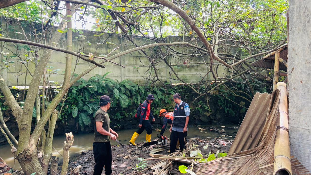 Aksi Nyata Wali Kota Eva Dwiana: Dari Pantau Gorong-gorong Hingga Bongkar Drainase Ikan Bawal
