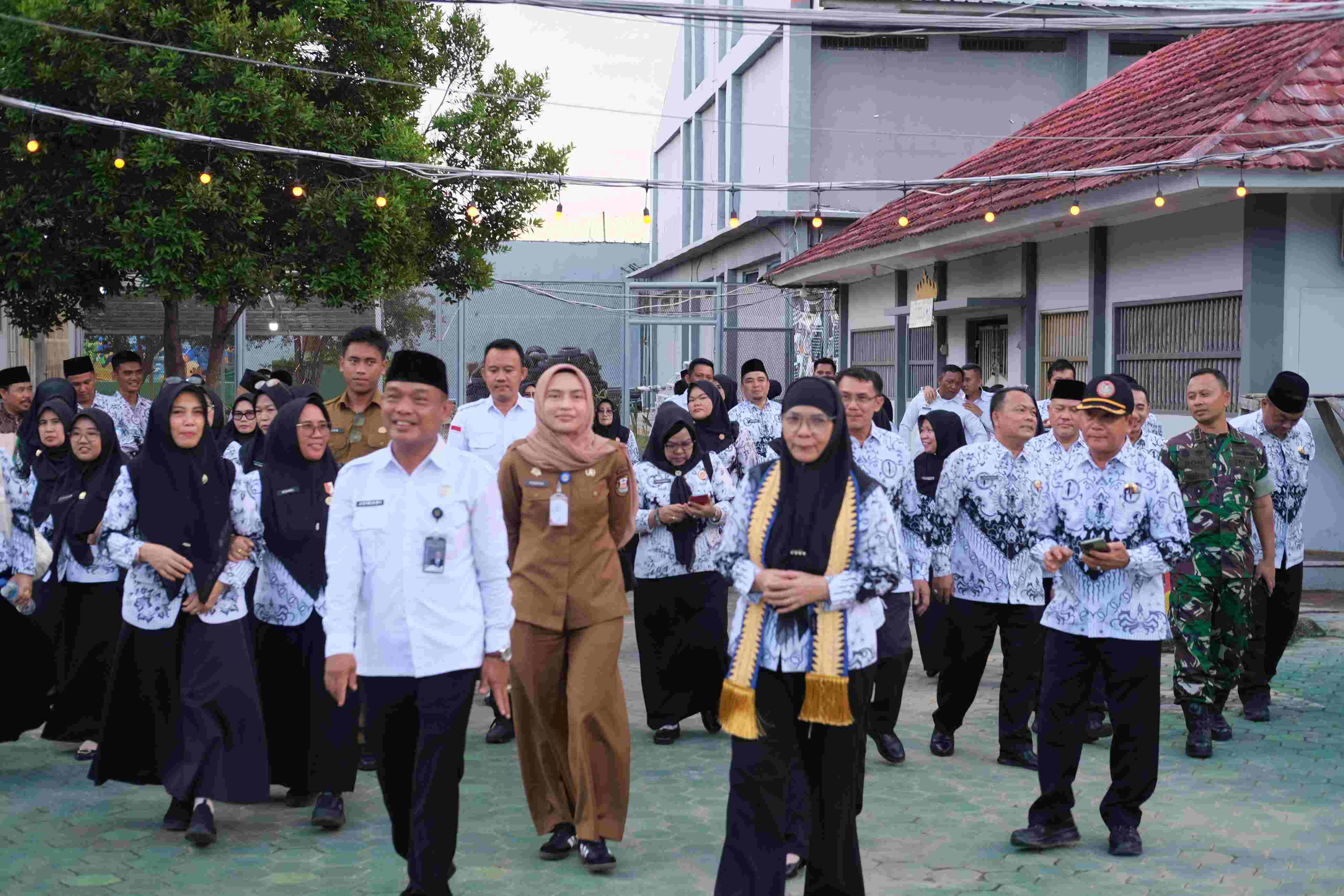 Kado Terindah Hari Guru 2025: PGRI Bandar Lampung Bawa 'Cahaya' Pendidikan Ke Dalam Lapas