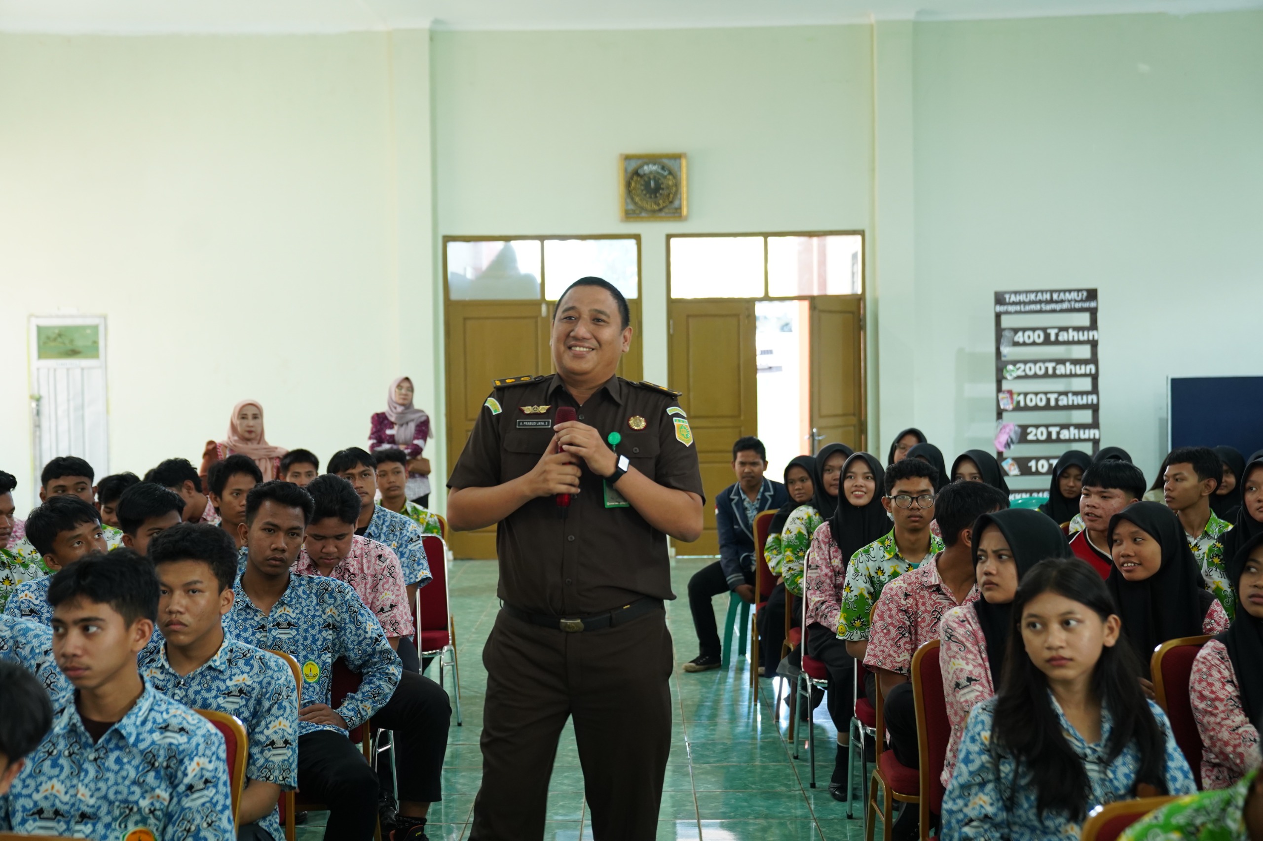 Wujudkan Generasi Sadar Hukum, Kejati Lampung Tanamkan Nilai Bela Negara Di SMKN 1 Bandar Lampung
